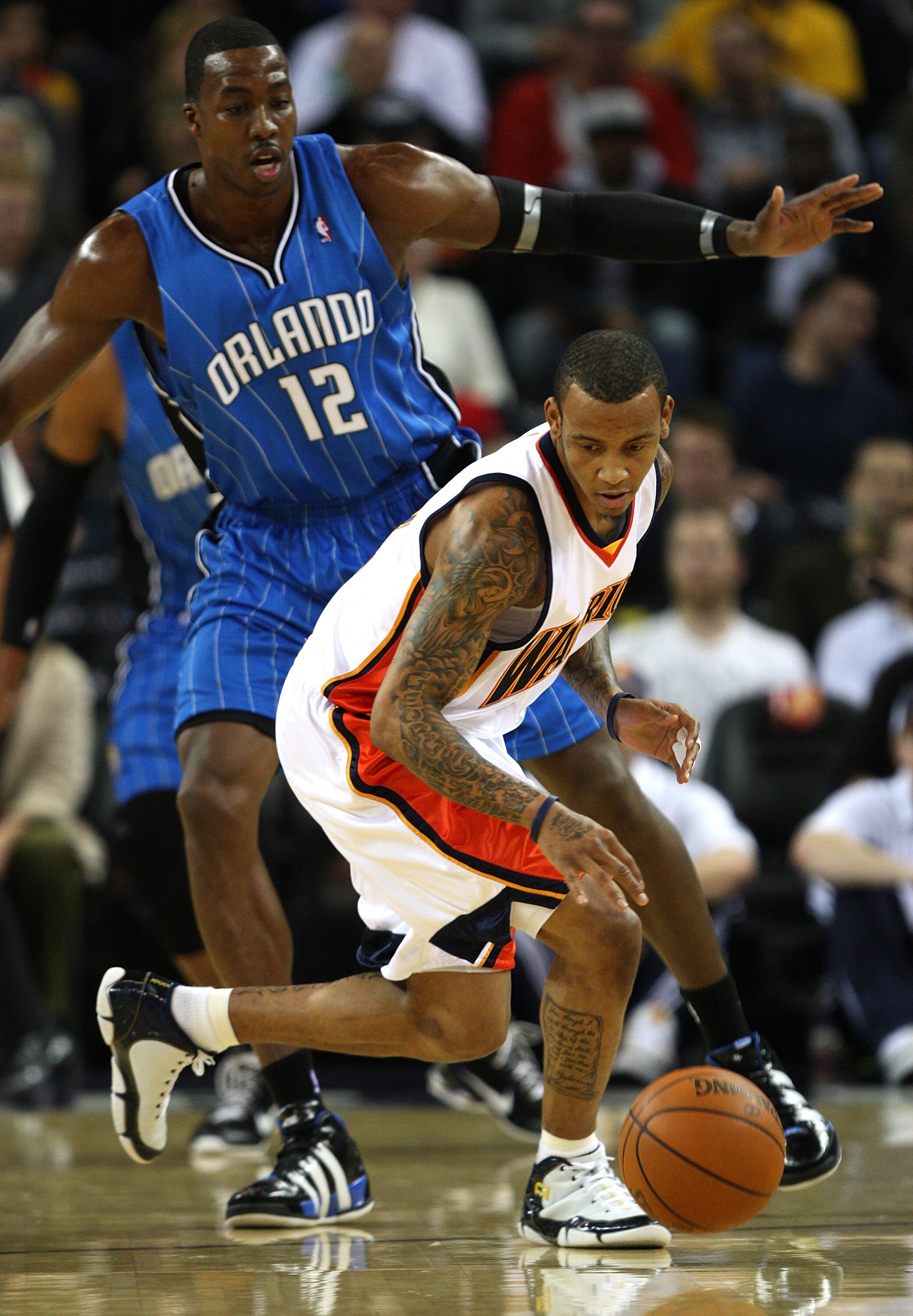 OAKLAND, CA - DECEMBER 05:  Dwight Howard #12 of the Orlando Magic defends Monta Ellis #8 of the Golden State Warriors during an NBA game at Oracle Arena on December 5, 2009 in Oakland, California. NOTE TO USER: User expressly acknowledges and agrees that