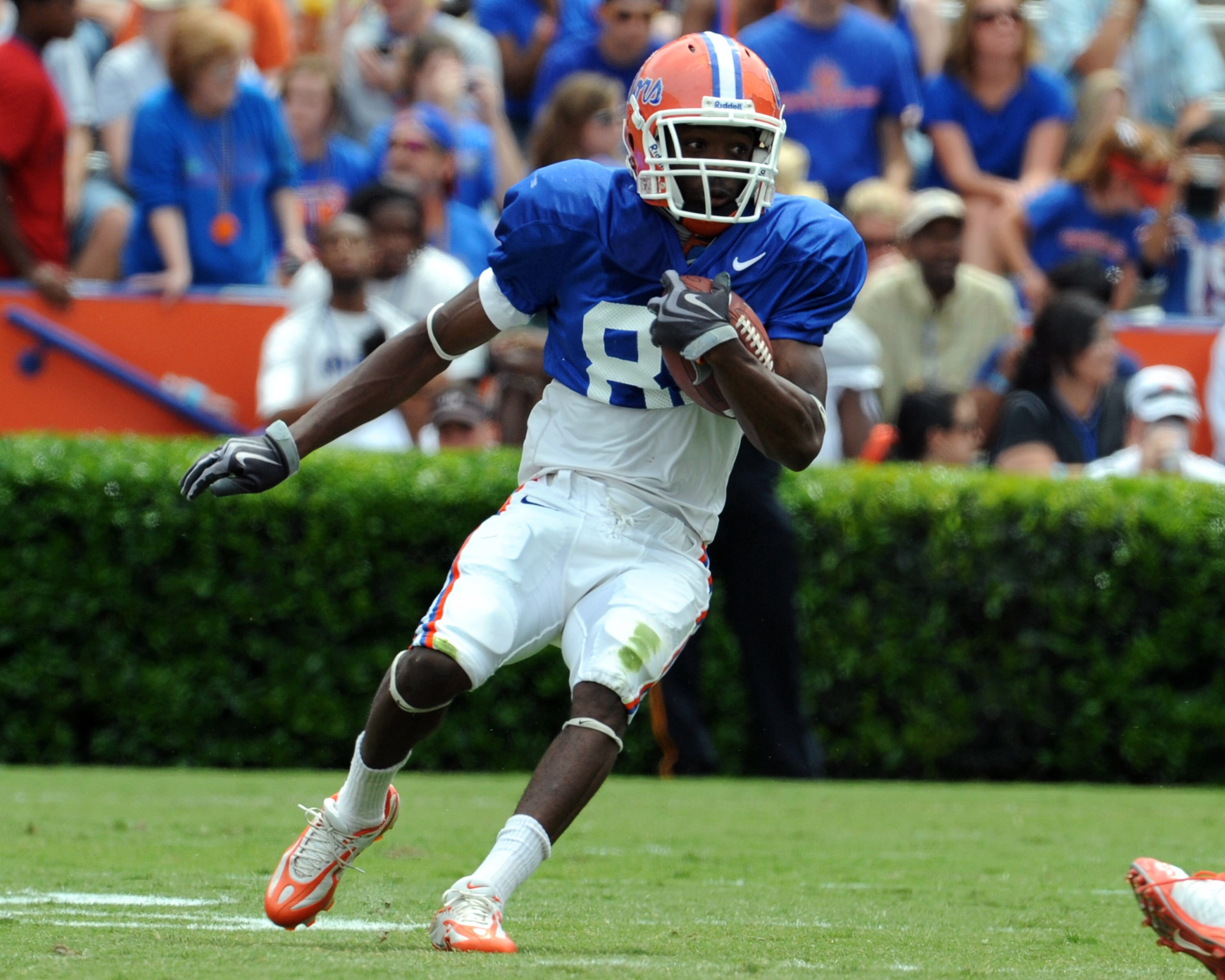 GAINESVILLE, FL - APRIL 18: Wide receiver Frankie Hammond Jr. #85 of the University of Florida rushes upfield with a pass during the spring football orange and blue game April 18, 2009 at Ben Hill Griffin Stadium in Gainesville, Florida.  (Photo by Al Mes
