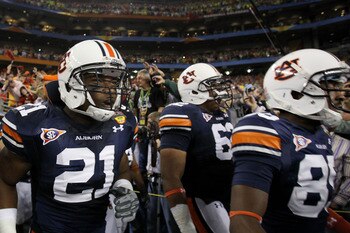 GLENDALE, AZ - JANUARY 10:  Eltoro Freeman #21, Chad Slade #62 and Travante Stallworth #85 of the Auburn Tigers take the field against the Oregon Ducks during the Tostitos BCS National Championship Game at University of Phoenix Stadium on January 10, 2011