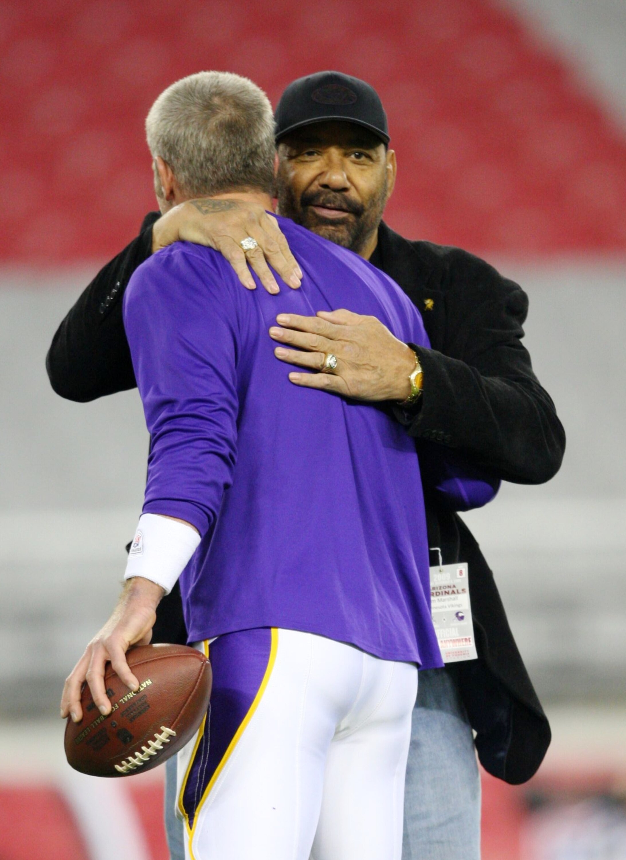 GLENDALE, AZ - DECEMBER 6:  Former NFL player Jim Marshall greets quarterback Brett Favre #4 of the Minnesota Vikings before the game against the Arizona Cardinals at University of Phoenix Stadium on December 6, 2009 in Glendale, Arizona. After Favre star
