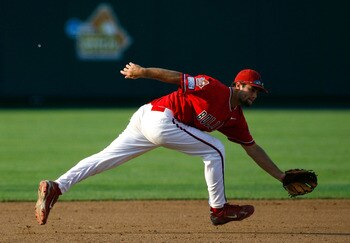 OMAHA, NE - JUNE 25:  Tommy Mendonca #32 of the Fresno State Bulldogs reaches for a ground ball against the Georgia Bulldogs during Game 3 of the 2008 Men's College World Series Championship June 25, 2008 at Rosenblatt Stadium in Omaha, Nebraska.   Fresno