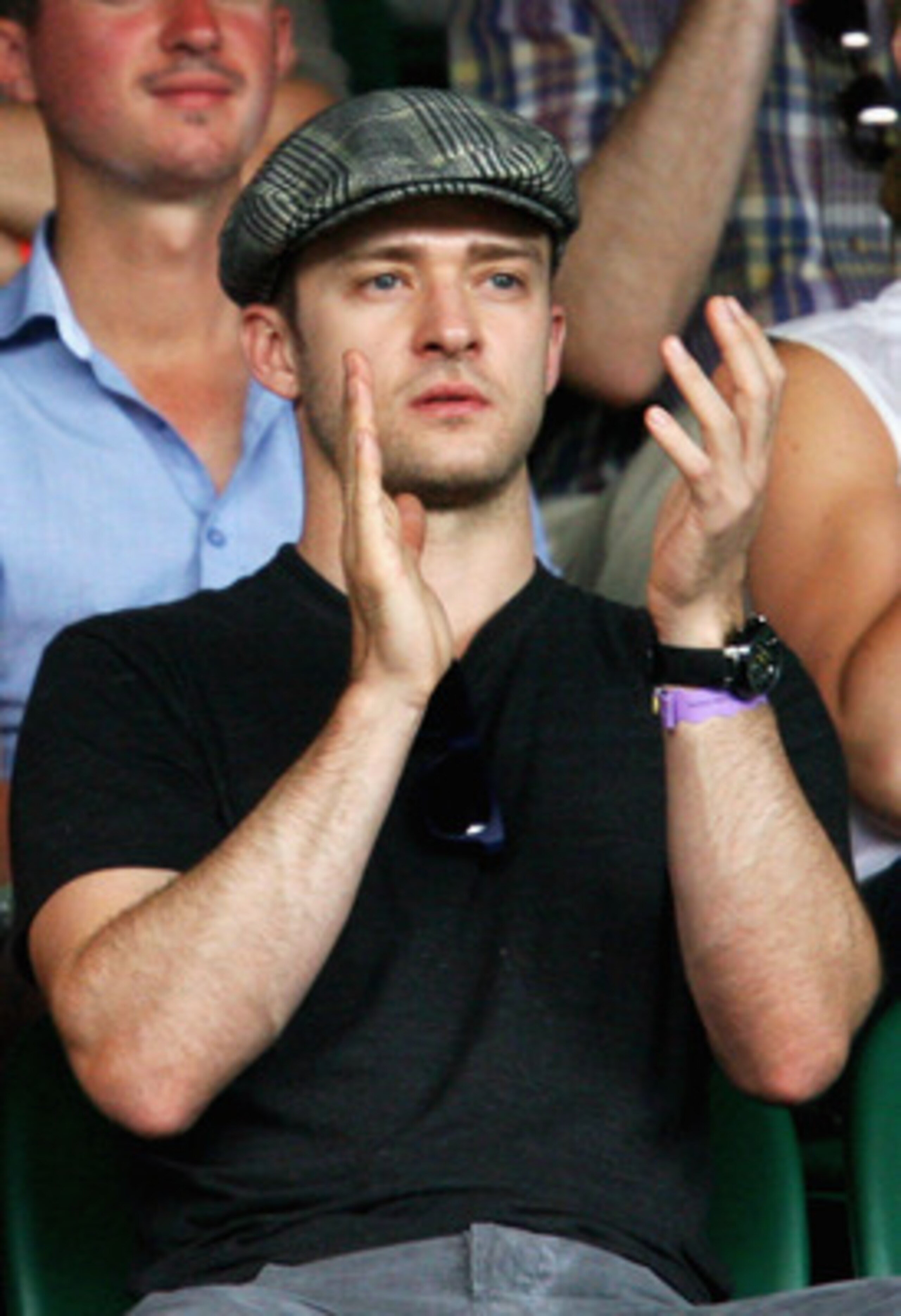 WIMBLEDON, ENGLAND - JUNE 27:  Singer Justin Timberlake applauds the play on Centre Court on Day Six of the Wimbledon Lawn Tennis Championships at the All England Lawn Tennis and Croquet Club on June 27, 2009 in London, England.  (Photo by Paul Gilham/Get