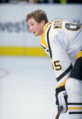 22 Mar 1998:  Rightwinger Alexei Morozov of the Pittsburgh Penguins in action during a game against the Dallas Stars at the Reunion Arena in Dallas, Texas. The Stars and Penguins tied 0-0. Mandatory Credit: Stephen Dunn  /Allsport