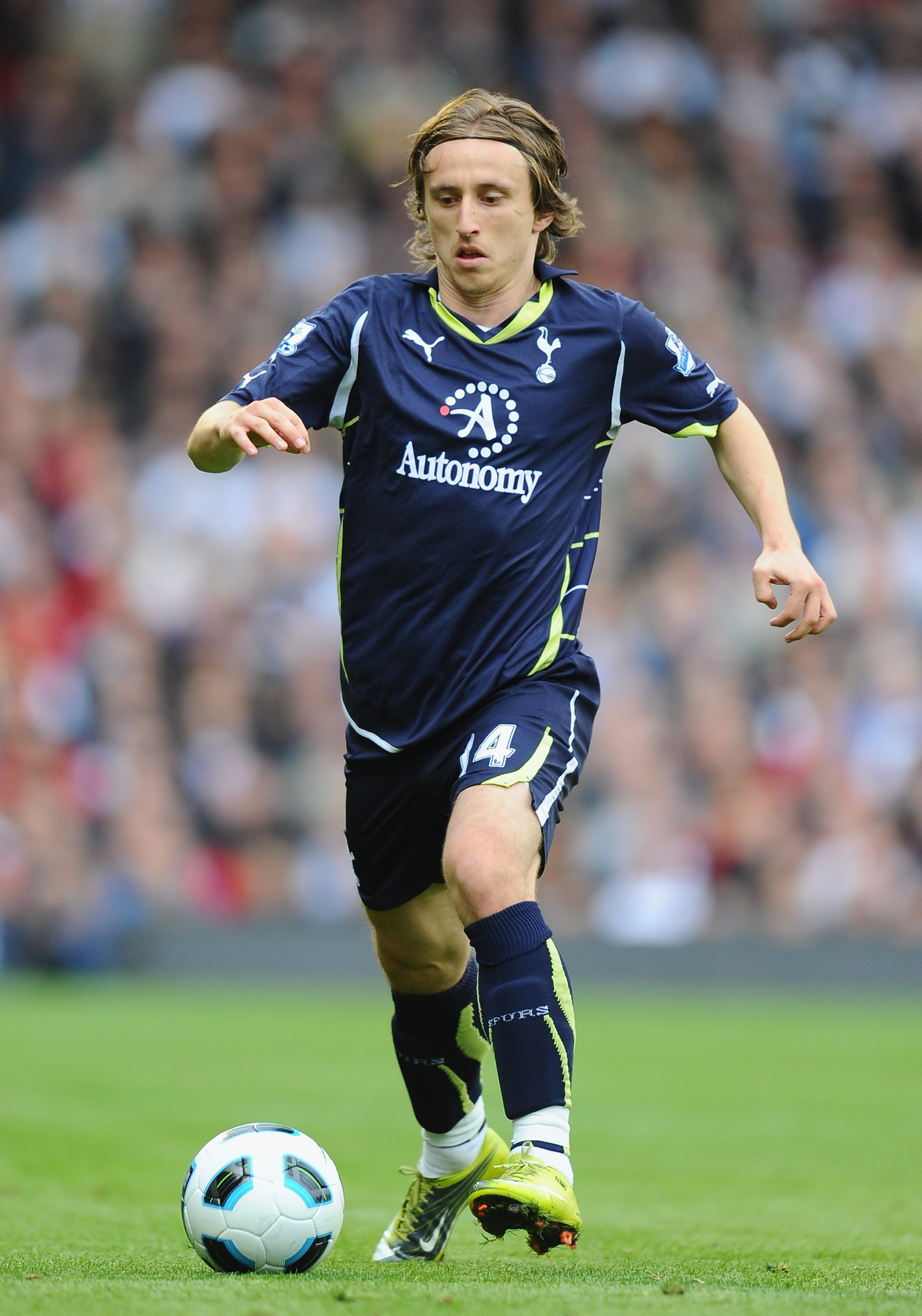 LONDON, ENGLAND - OCTOBER 16:  Luca Modric of Tottenham in action during the Barclays Premier League match between Fulham and Tottenham Hotspur at Craven Cottage on October 16, 2010 in London, England.  (Photo by Mike Hewitt/Getty Images)