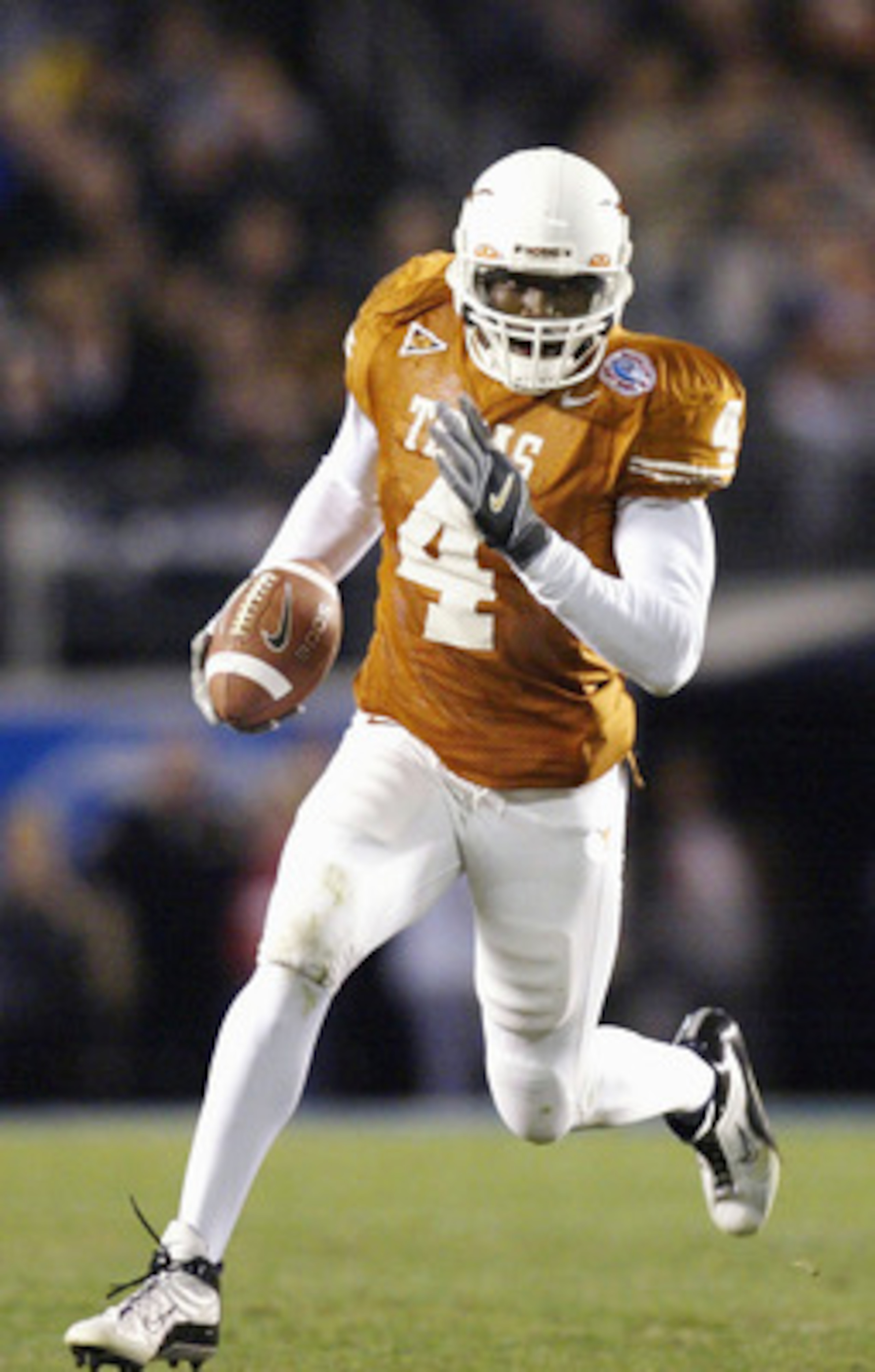 SAN DIEGO - DECEMBER 30:  Roy Williams #4  of the Texas Longhorns runs against the Washington State Cougars in first-half action in the Holiday Bowl December 30, 2003 at Qualcomm Stadium in San Diego, California. (Photo by Donald Miralle/Getty Images)