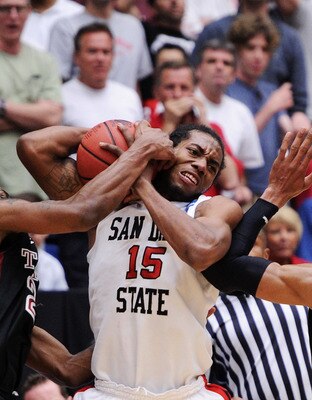 TUCSON, AZ - MARCH 19:  Ramone Moore #23 and Rahlir Jefferson #32 of the Temple Owls attempt to steal from Kawhi Leonard #15 of the San Diego State Aztecs in double overtime during the third round of the 2011 NCAA men's basketball tournament at McKale Cen