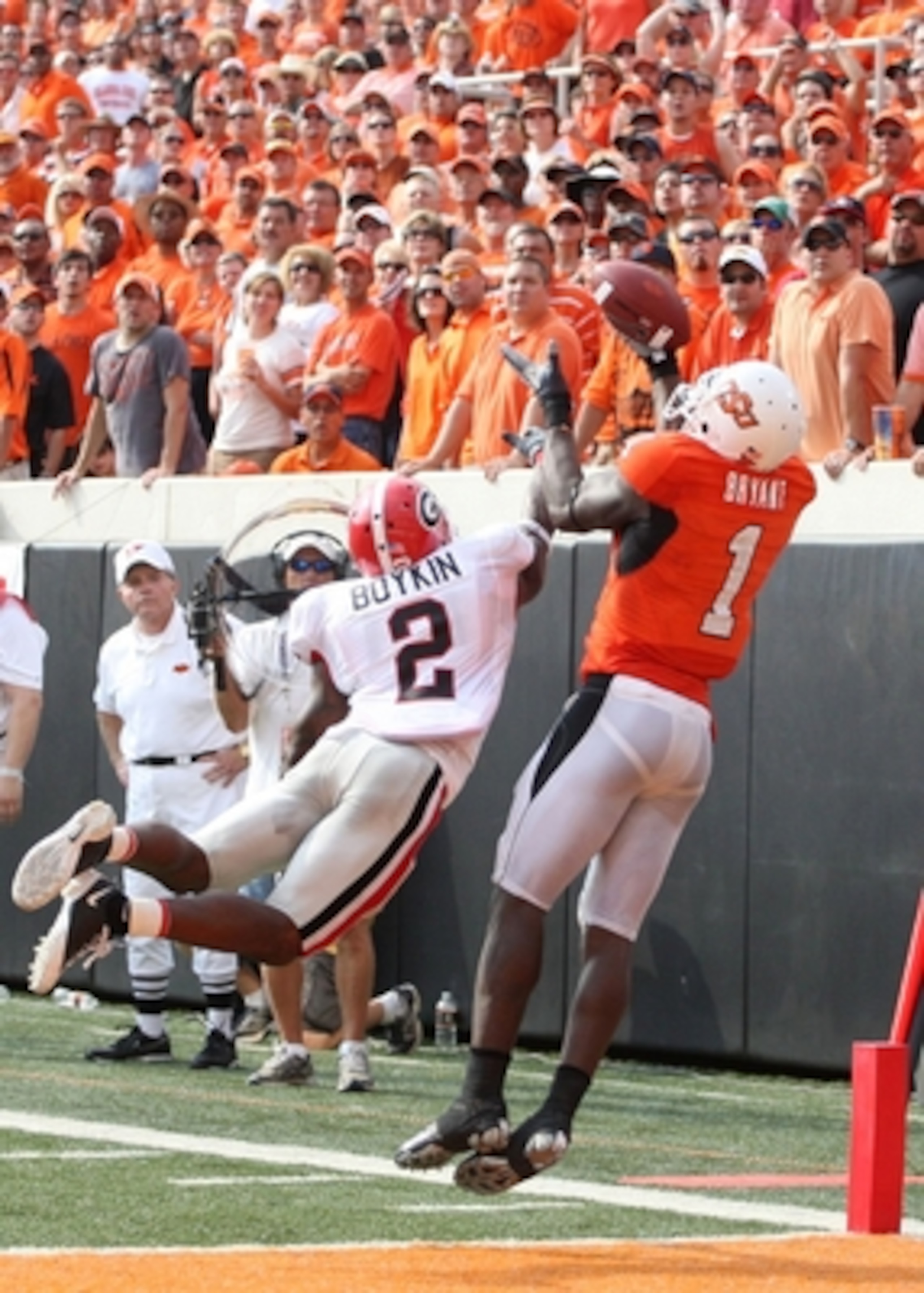 STILLWATER, OK - SEPTEMBER 5:  Runningback Brandon Boykin #2 of the Georgia Bulldogs dives for the ball for the ball as Dez Bryant #1 of the Oklahoma State Cowboys cannot make the pass during the third quarter of the game at Boone Pickens Stadium on Septe
