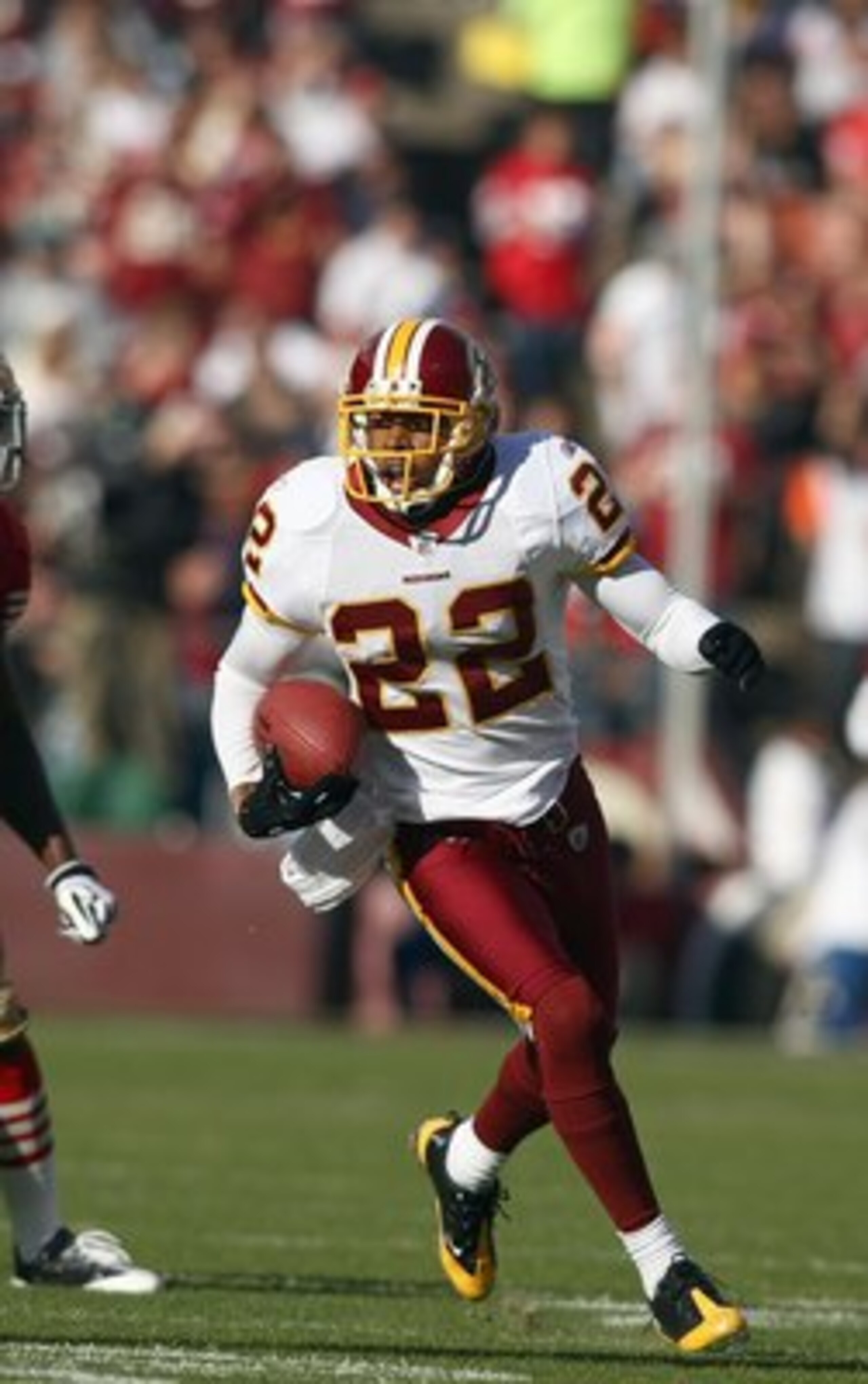 SAN FRANCISCO - DECEMBER 28:  Carlos Rogers #22 of the Washington Redskins carries the ball during the game against of the San Fransisco 49ers at Candlestick Park on December 28, 2008 in San Francisco, California. (Photo by: Jonathan Ferrey/Getty Images)