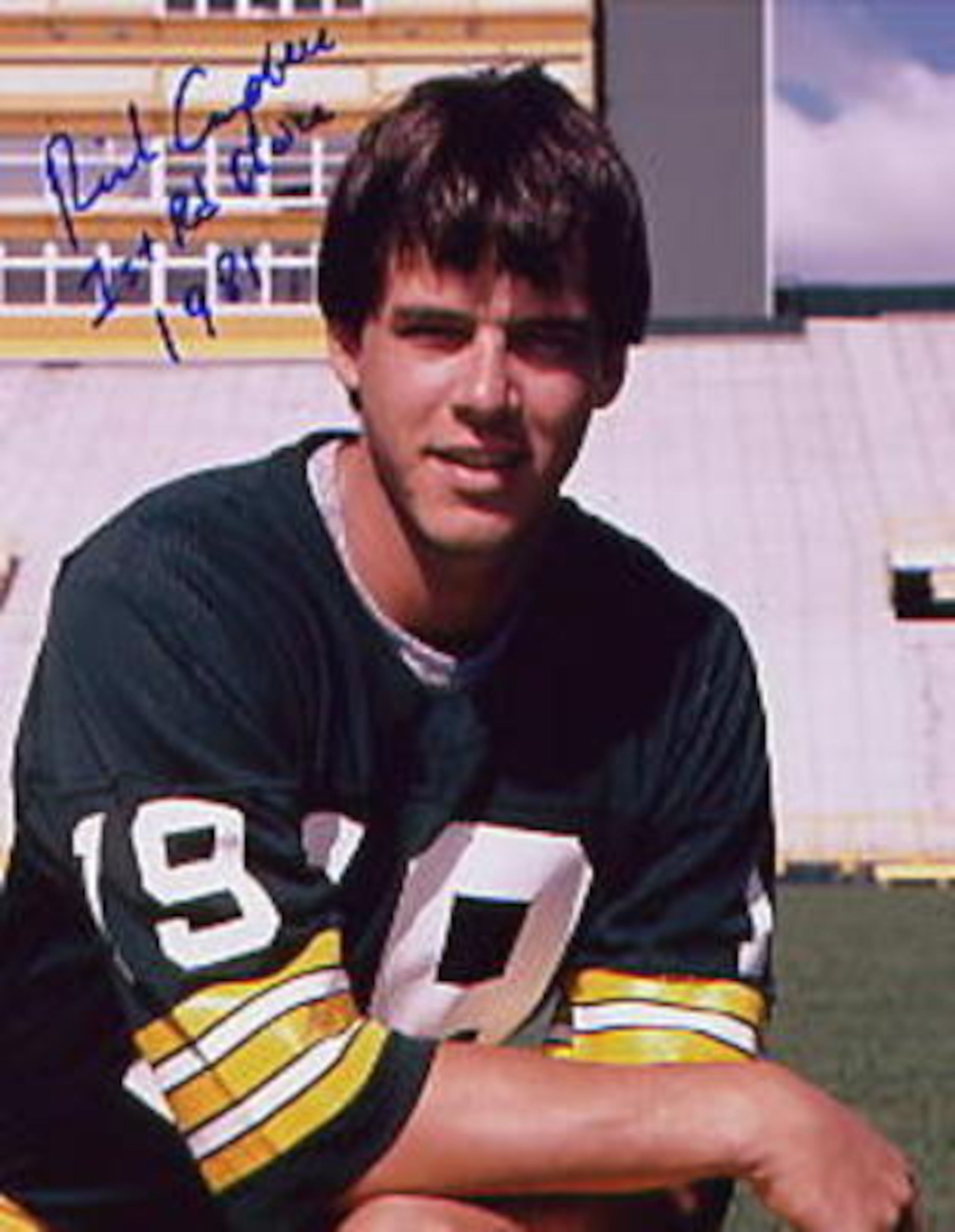 http://www.claremontshows.com/catalog/football/campell_r/campbell1.jpg