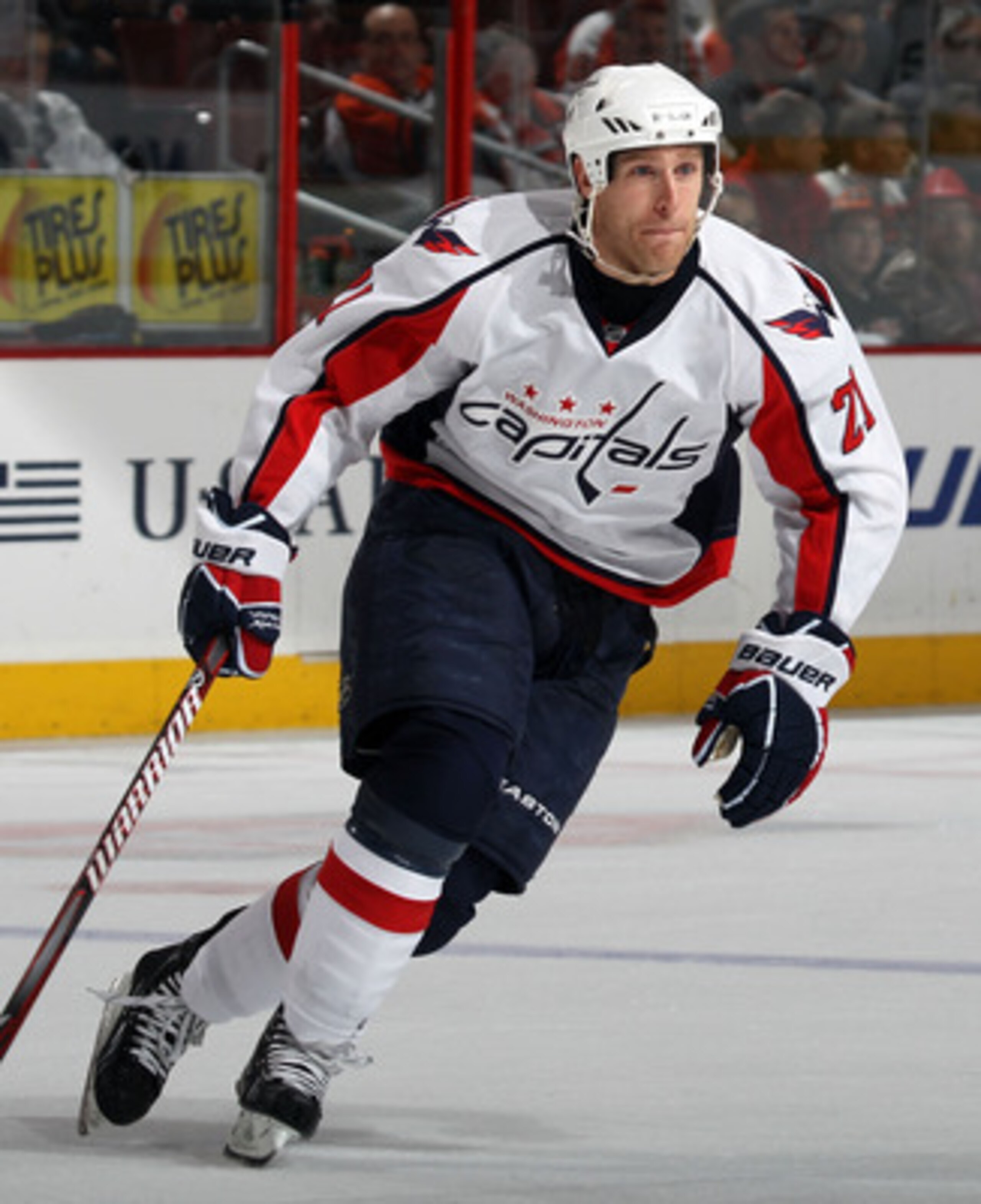 PHILADELPHIA, PA - JANUARY 18:  Brooks Laich #21of the Washington Capitals skates against the  Philadelphia Flyers at the Wells Fargo Center on January 18, 2011 in Philadelphia, Pennsylvania.  (Photo by Bruce Bennett/Getty Images)