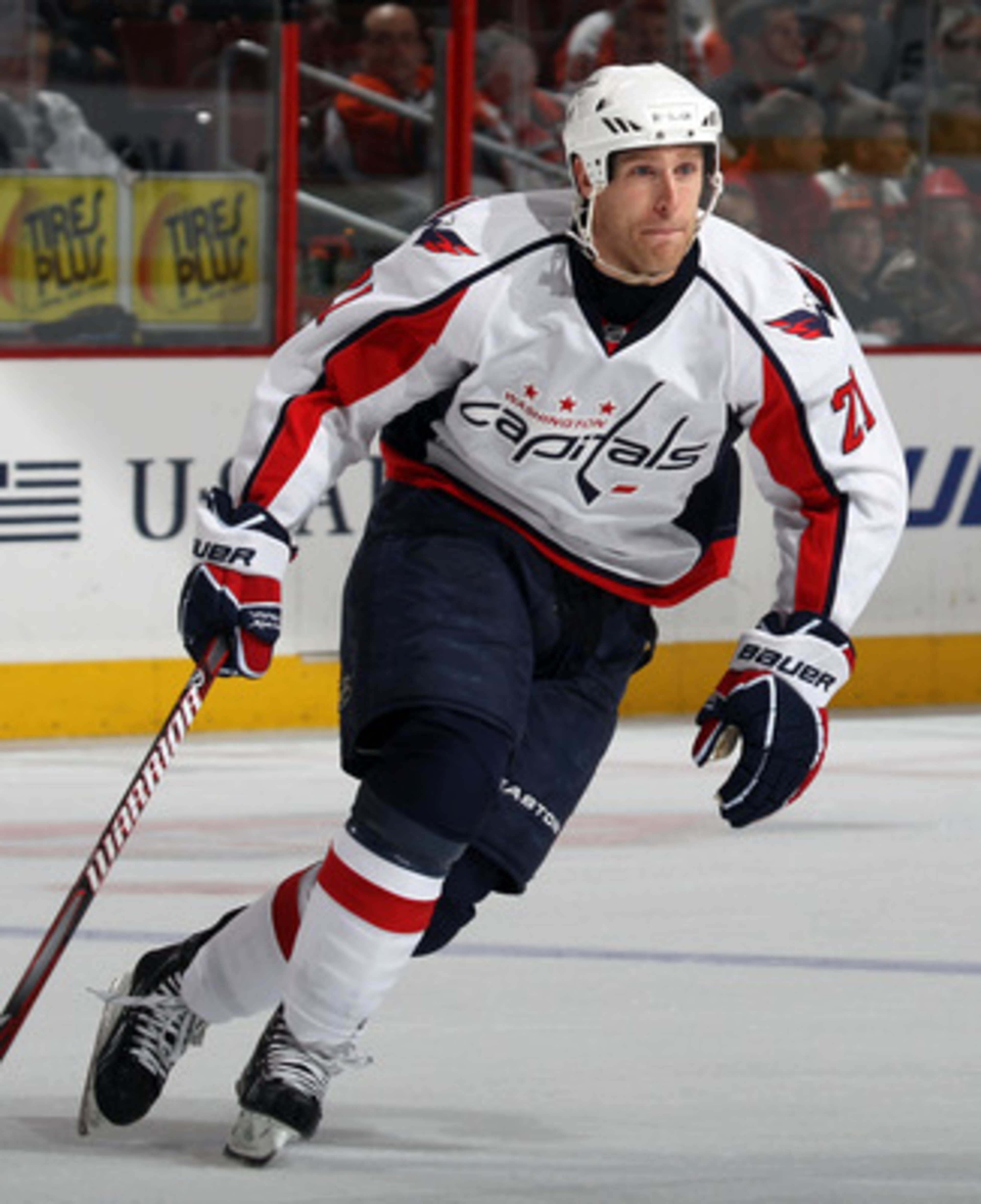 PHILADELPHIA, PA - JANUARY 18:  Brooks Laich #21of the Washington Capitals skates against the  Philadelphia Flyers at the Wells Fargo Center on January 18, 2011 in Philadelphia, Pennsylvania.  (Photo by Bruce Bennett/Getty Images)