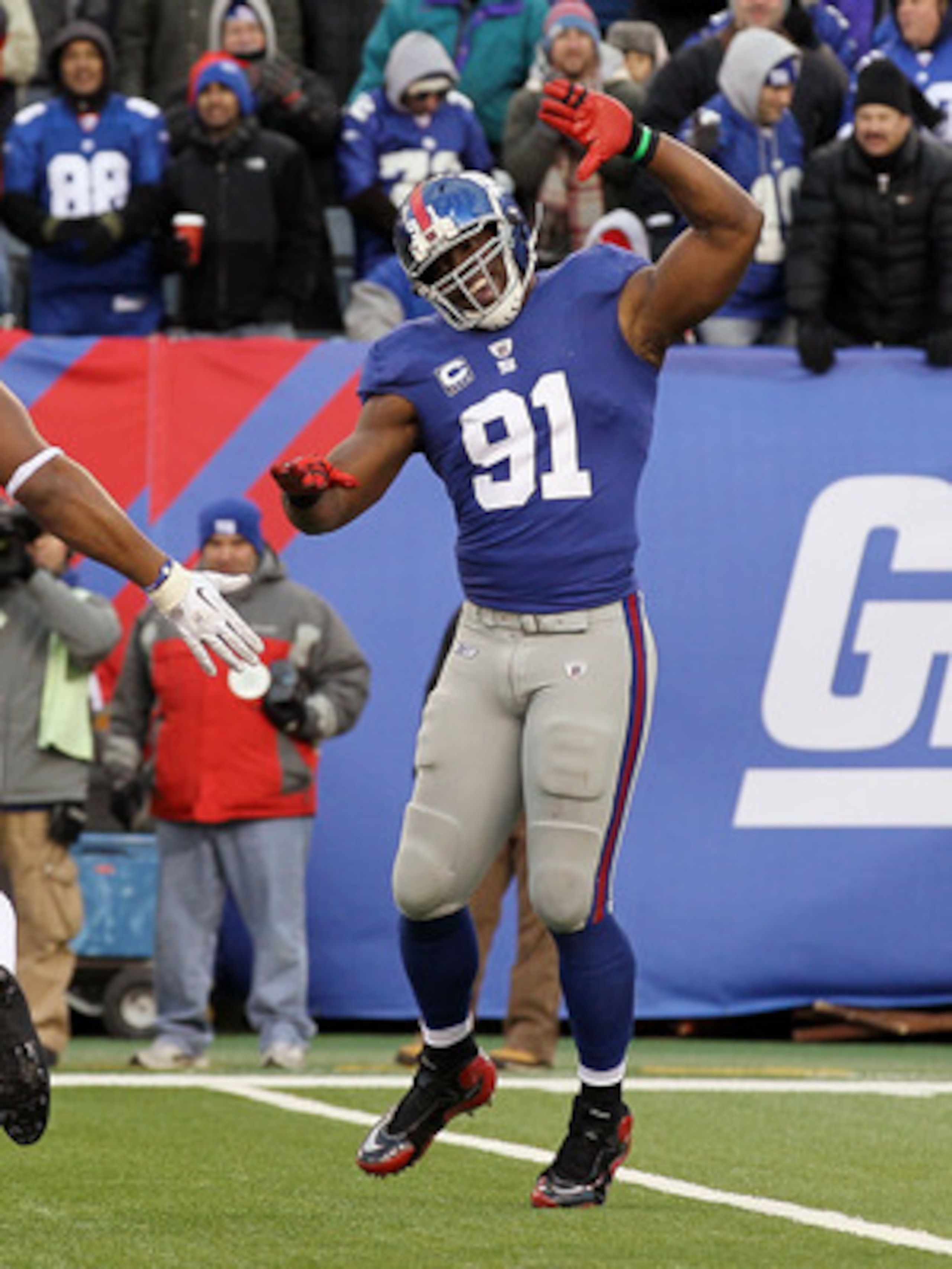 EAST RUTHERFORD, NJ - DECEMBER 05:  Justin Tuck #91 of the New York Giants celebrates after forcing a fumble against Donovan McNabb (not pictured) of the Washington Redskins during the fourth quarter on December 5, 2010 at the New Meadowlands Stadium in E