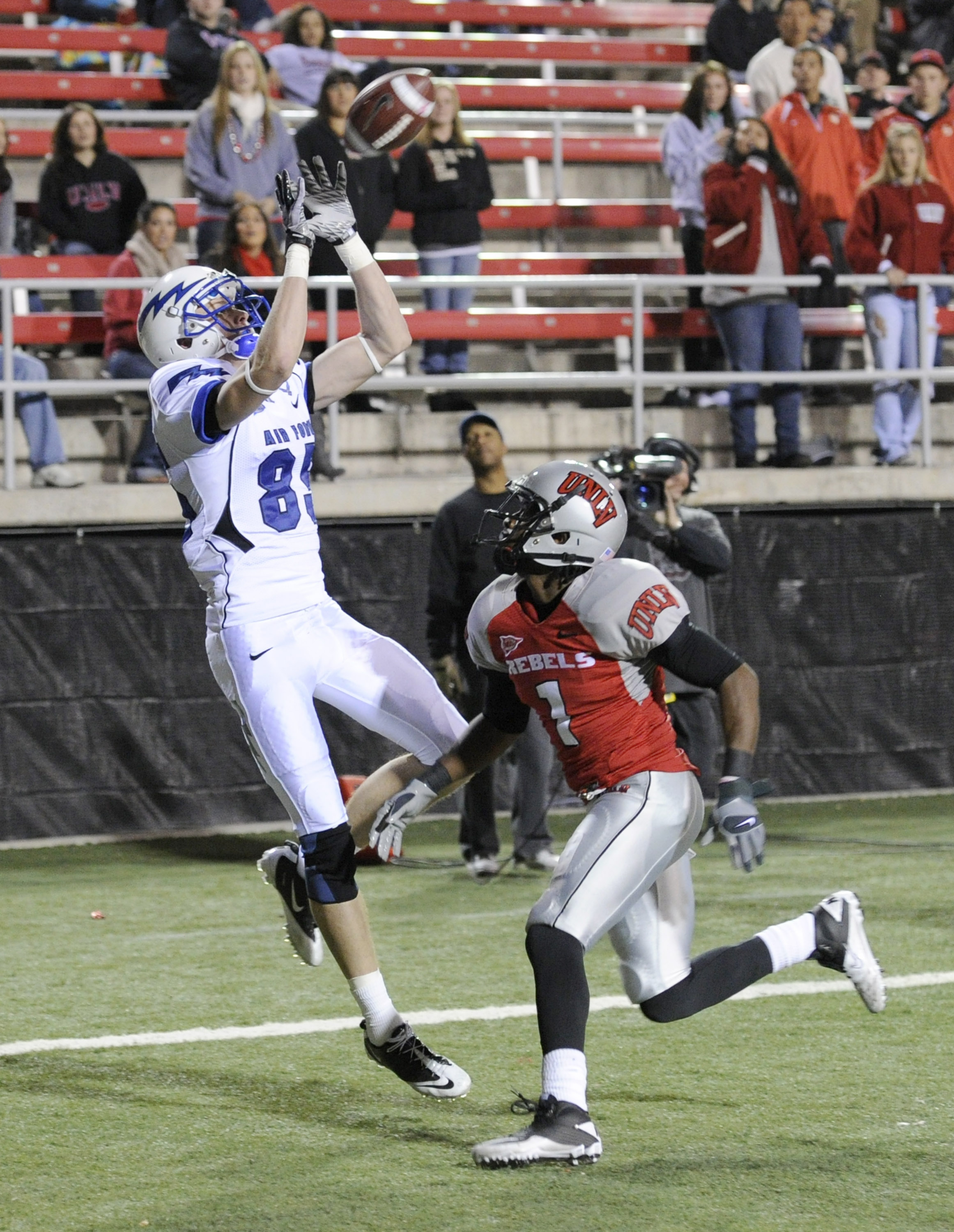 LAS VEGAS - NOVEMBER 18: Zach Kauth #85 of the Air Force Falcons catches a touchdown pass in front of Will Chandler #1 of the UNLV Rebels during their game at Sam Boyd Stadium November 18, 2010 in Las Vegas, Nevada. (Photo by Ethan Miller/Getty Images)