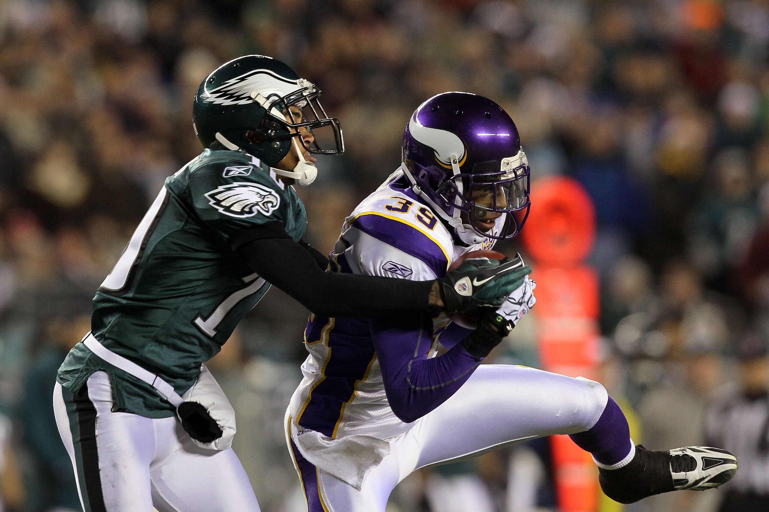 PHILADELPHIA, PA - DECEMBER 28: Husain Abdullah #39 of the Minnesota Vikings intercepts a pass intended for DeSean Jackson #10 of the Philadelphia Eagles at Lincoln Financial Field on December 28, 2010 in Philadelphia, Pennsylvania. (Photo by Jim McIsaac/