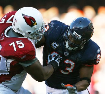 CHICAGO - NOVEMBER 08: Adewale Ogunleye #93 of the Chicago Bears rushes against Levi Brown #75 of the Arizona Cardinals at Soldier Field on November 8, 2009 in Chicago, Illinois. The Cardinals defeated the Bears 41-21. (Photo by Jonathan Daniel/Getty Imag