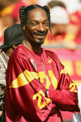 LOS ANGELES - OCTOBER 29:  Rapper Snoop Dogg watches the University of Southern California Trojans take on the Washington State Cougars October 29, 2005 at Los Angeles Memorial Coliseum in Los Angeles, California.  (Photo by Lisa Blumenfeld/Getty Images)