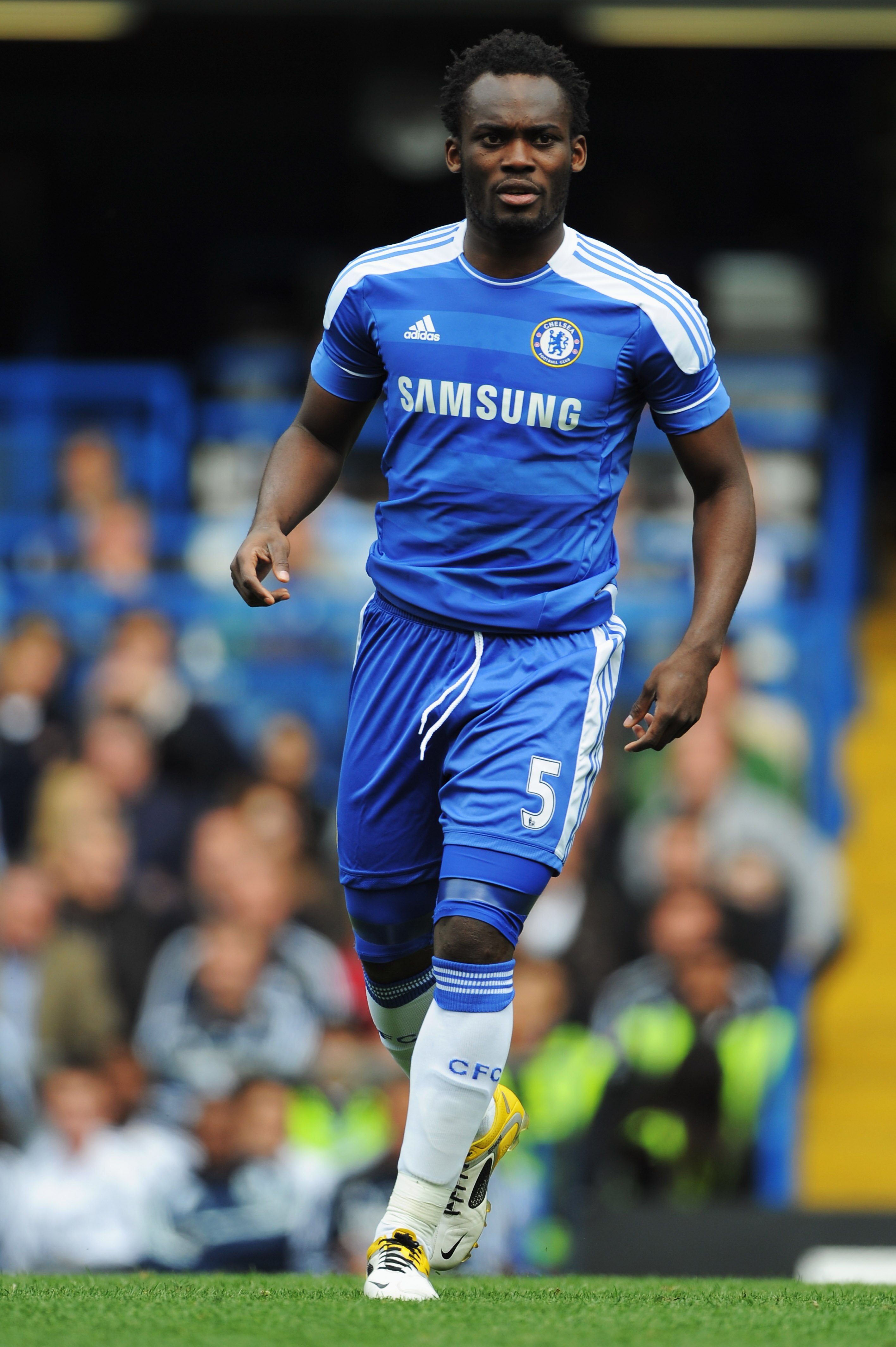 LONDON, ENGLAND - MAY 15:  Michael Essien of Chelsea in action during the Barclays Premier League match between Chelsea and Newcastle United at Stamford Bridge on May 15, 2011 in London, England.  (Photo by Michael Regan/Getty Images)