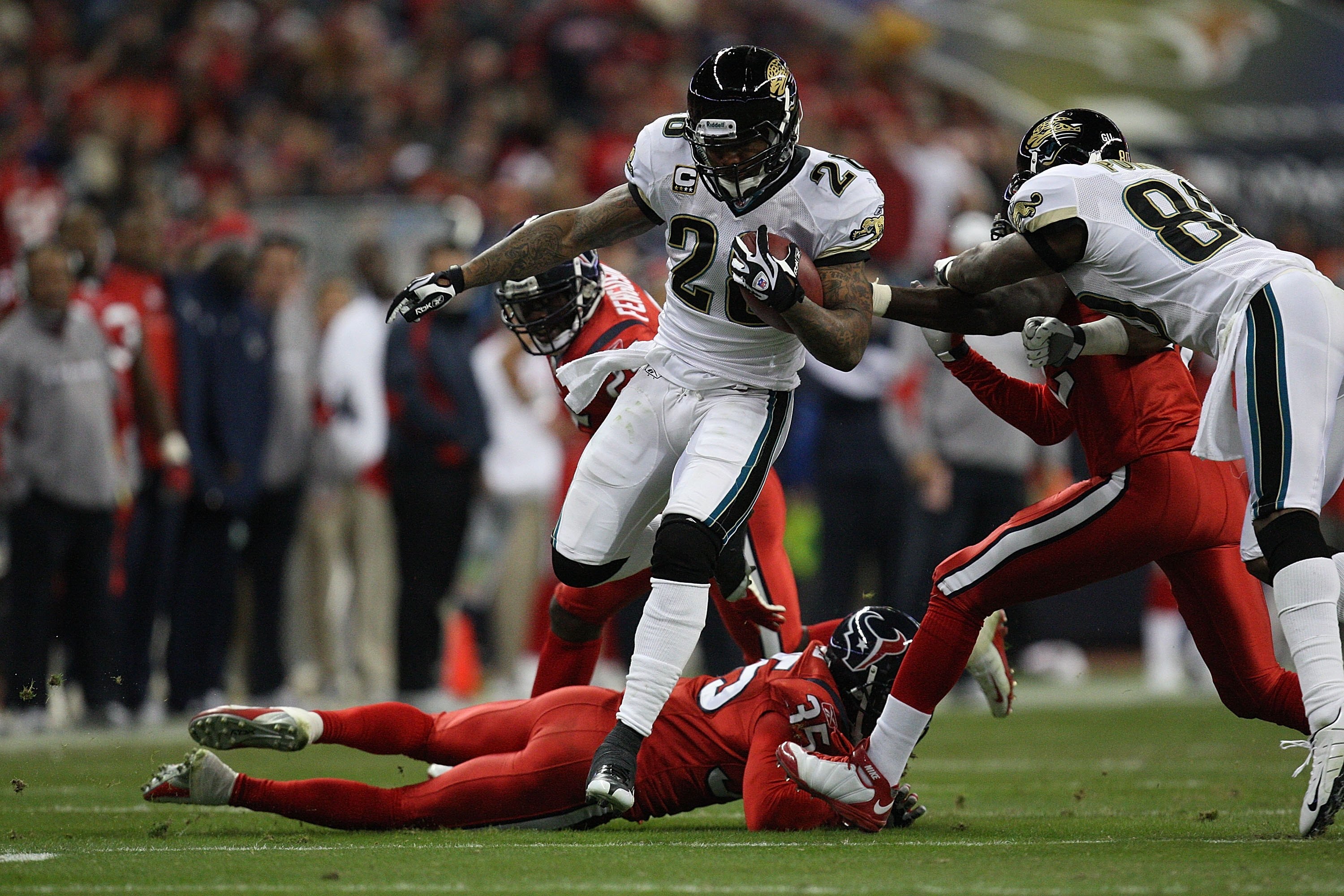 HOUSTON - DECEMBER 01:  Running back Fred Taylor #28 of the Jacksonville Jaguars during play against the Houston Texans at Reliant Stadium on December 1, 2008 in Houston, Texas.  (Photo by Ronald Martinez/Getty Images)