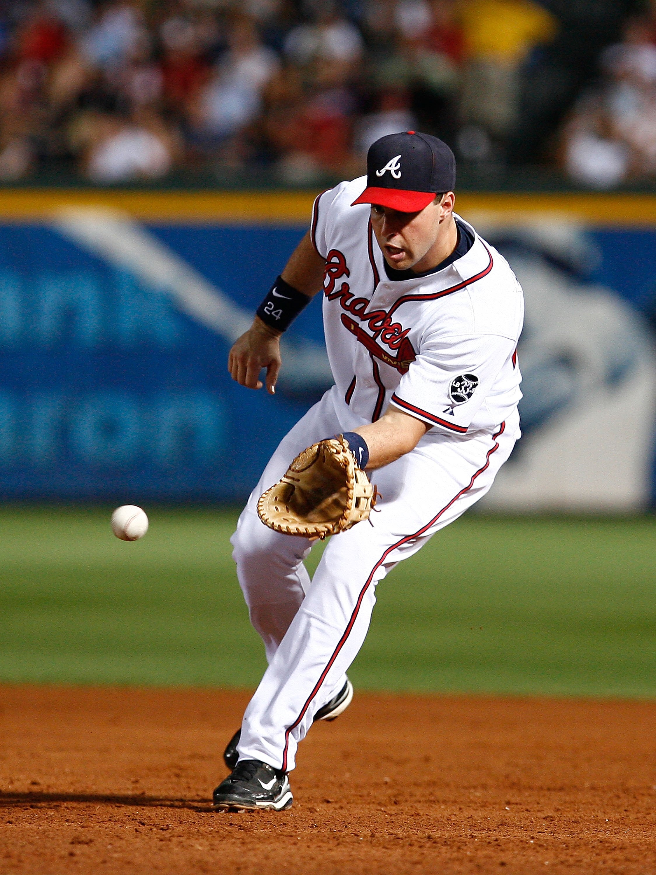 ATLANTA - AUGUST 14: Mark Teixiera #24 of the Atlanta Braves catches a ground ball in the sixth inning during the game against the San Francisco Giants on August 14, 2007 at Turner Field in Atlanta, Georgia. (Photo by Mike Zarrilli/Getty Images) ATLANTA - AUGUST 14: Mark Teixiera #24 of the Atlanta Braves catches a ground ball in the sixth inning during the game against the San Francisco Giants on August 14, 2007 at Turner Field in Atlanta, Georgia. (Photo by Mike Zarrilli/Getty Images)