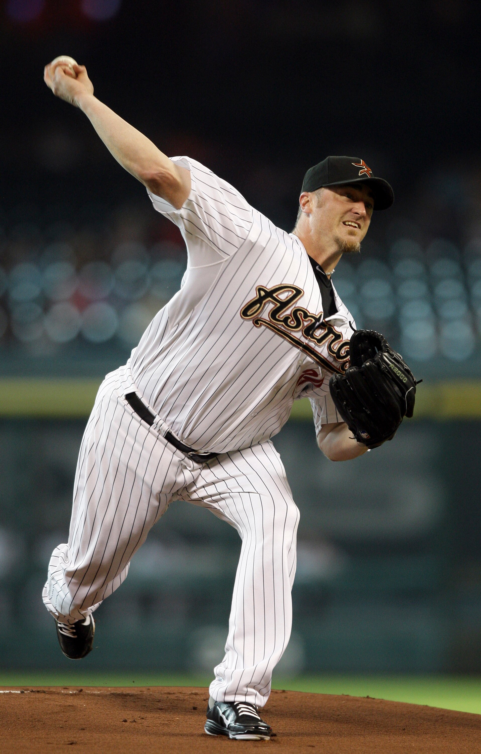 HOUSTON - JUNE 07:  Pitcher Brett Myers #39 of the Houston Astros throws against the St. Louis Cardinals in the first inning at Minute Maid Park on June 7, 2011 in Houston, Texas.  (Photo by Bob Levey/Getty Images)