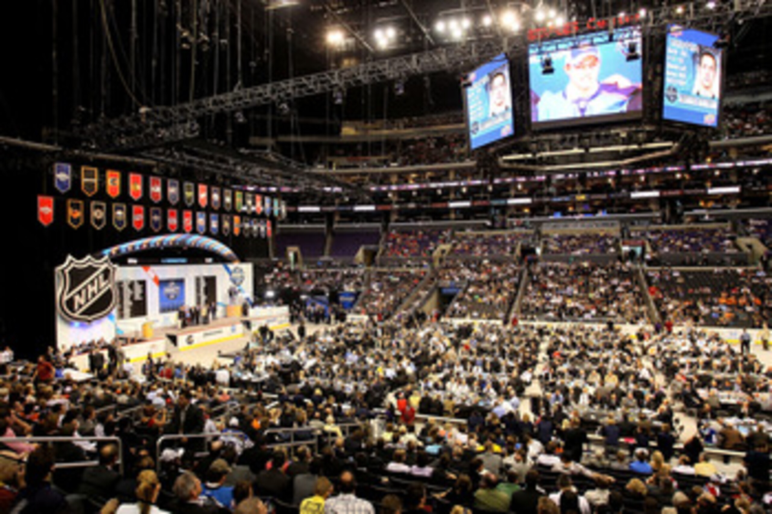 LOS ANGELES, CA - JUNE 25:  A general view of the 2010 NHL Entry Draft at Staples Center on June 25, 2010 in Los Angeles, California.  (Photo by Jeff Gross/Getty Images)
