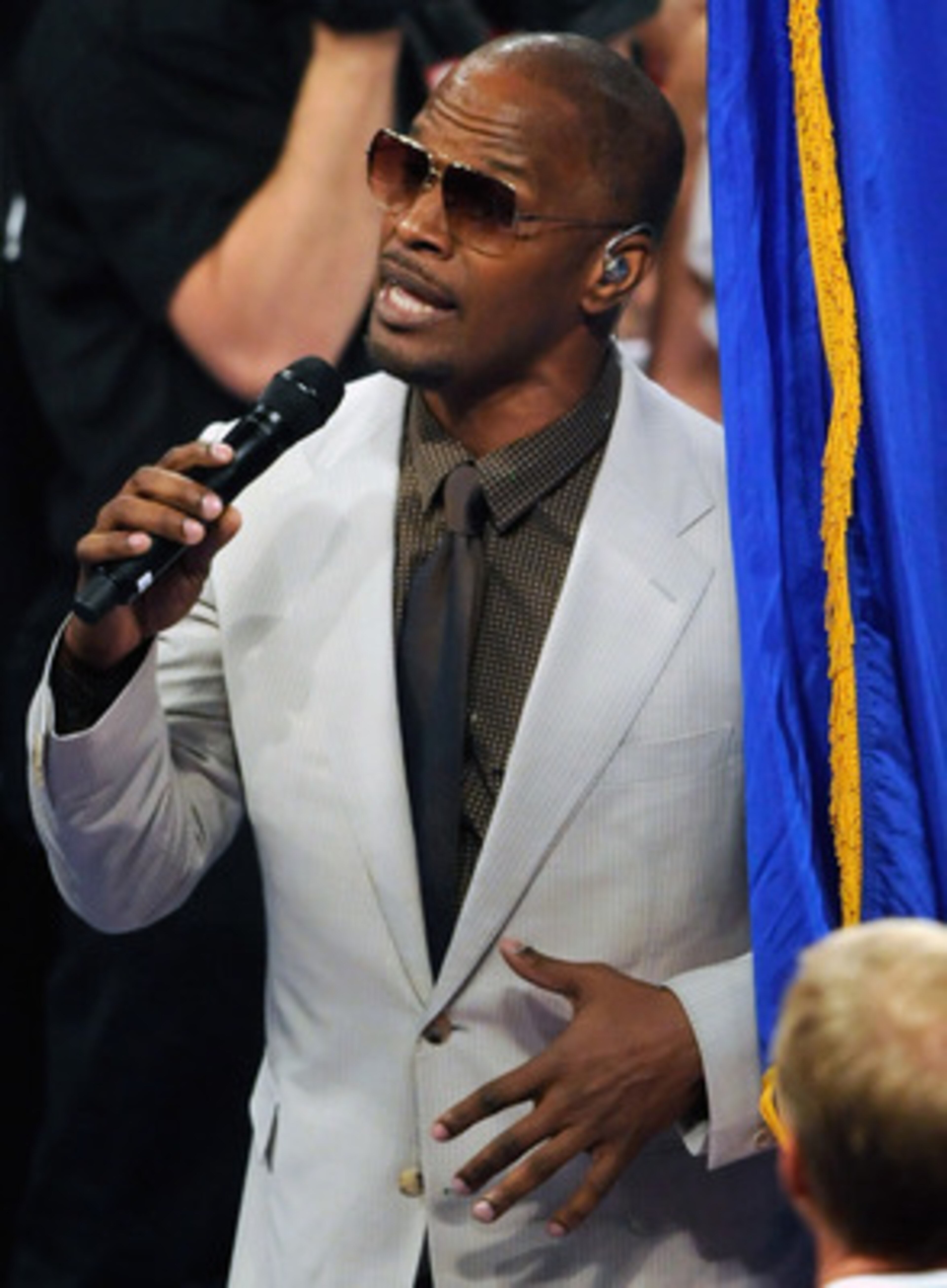 LAS VEGAS, NV - MAY 07: Actor/singer Jamie Foxx sings, 'America the Beautiful' before the WBO welterweight title fight between Manny Pacquiao and Shane Mosley at the MGM Grand Garden Arena May 7, 2011 in Las Vegas, Nevada. Pacquiao retained his title in LAS VEGAS, NV - MAY 07: Actor/singer Jamie Foxx sings, 'America the Beautiful' before the WBO welterweight title fight between Manny Pacquiao and Shane Mosley at the MGM Grand Garden Arena May 7, 2011 in Las Vegas, Nevada. Pacquiao retained his title in