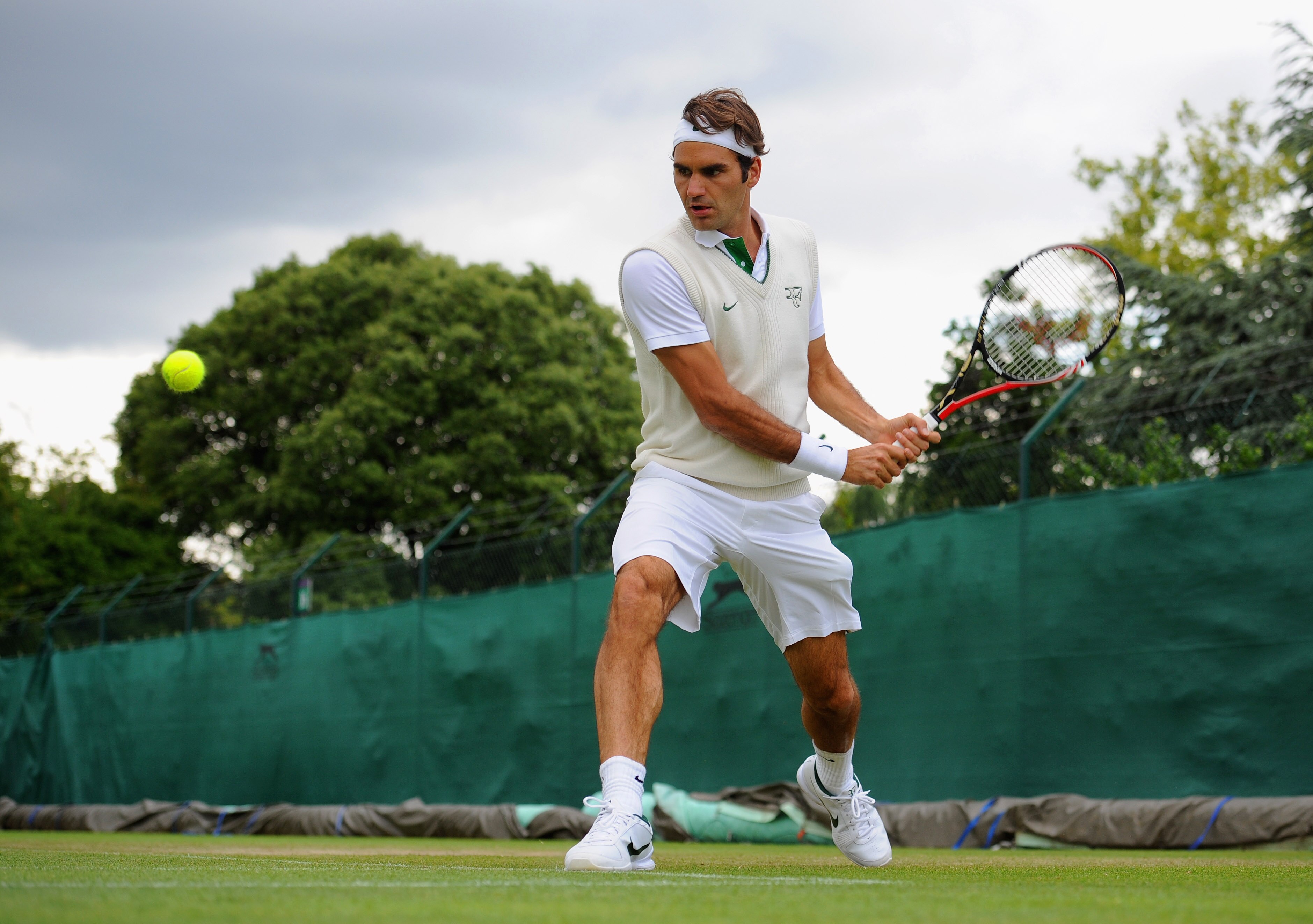 WIMBLEDON, ENGLAND - JUNE 19: Roger Federer of Switzerland trains ahead of the Wimbledon Lawn Tennis Championships on June 19, 2011 in Wimbledon, England.  (Photo by Michael Regan/Getty Images)