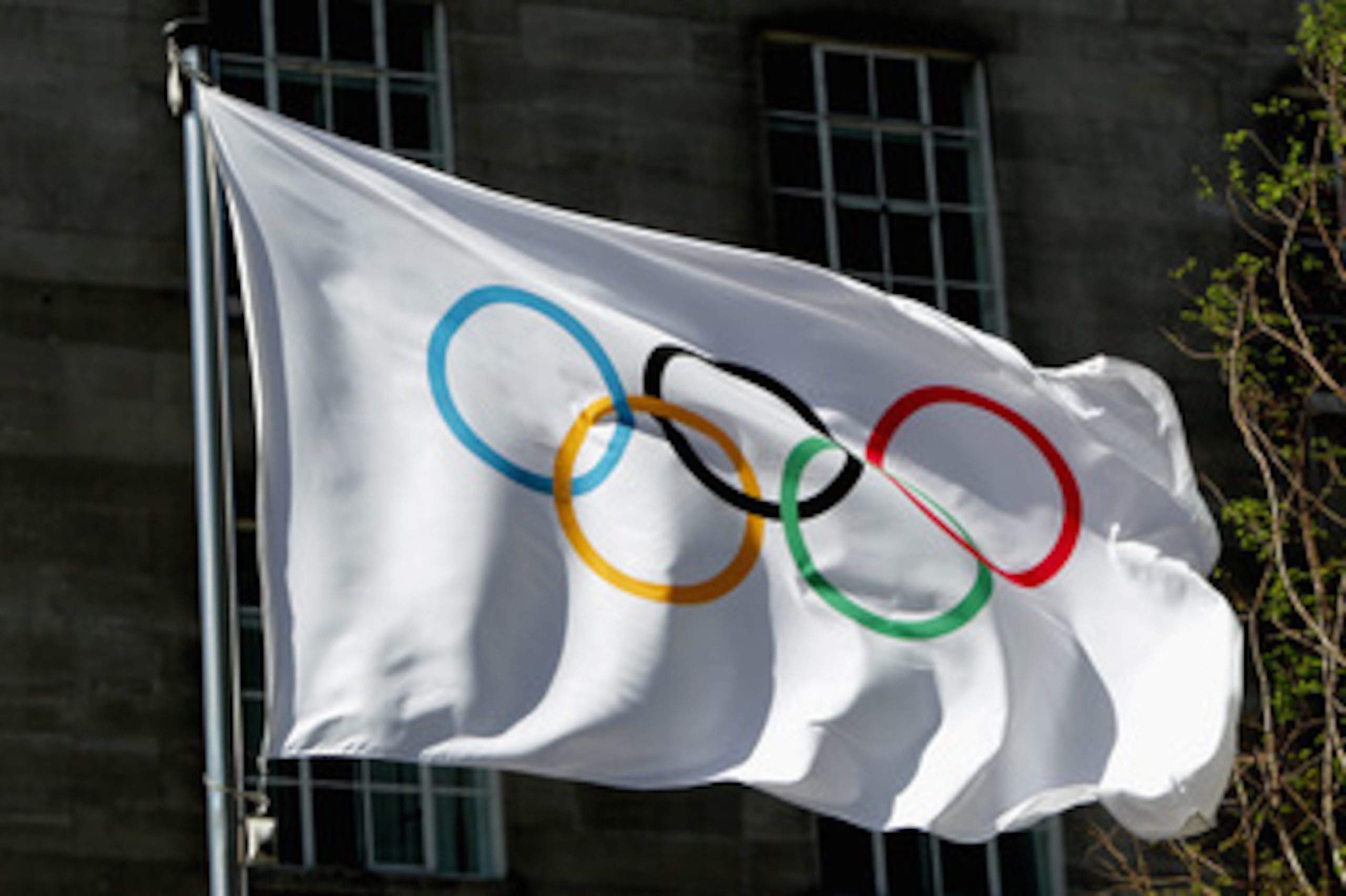 LONDON, ENGLAND - APRIL 06:  The Olympic flag with the iconic Olympic rings is pictured during the IOC Executive Board meetings, held at the Westminster Bridge Park Plaza on April 6, 2011 in London, England.  (Photo by Dean Mouhtaropoulos/Getty Images)