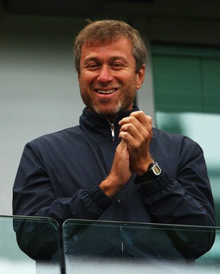 LONDON, ENGLAND - MAY 17:  Chelsea owner Roman Abramovich applaudes after the Barclays Premier League match between Chelsea and Blackburn Rovers at Stamford Bridge on May 17, 2009 in London, England.  (Photo by Richard Heathcote/Getty Images)
