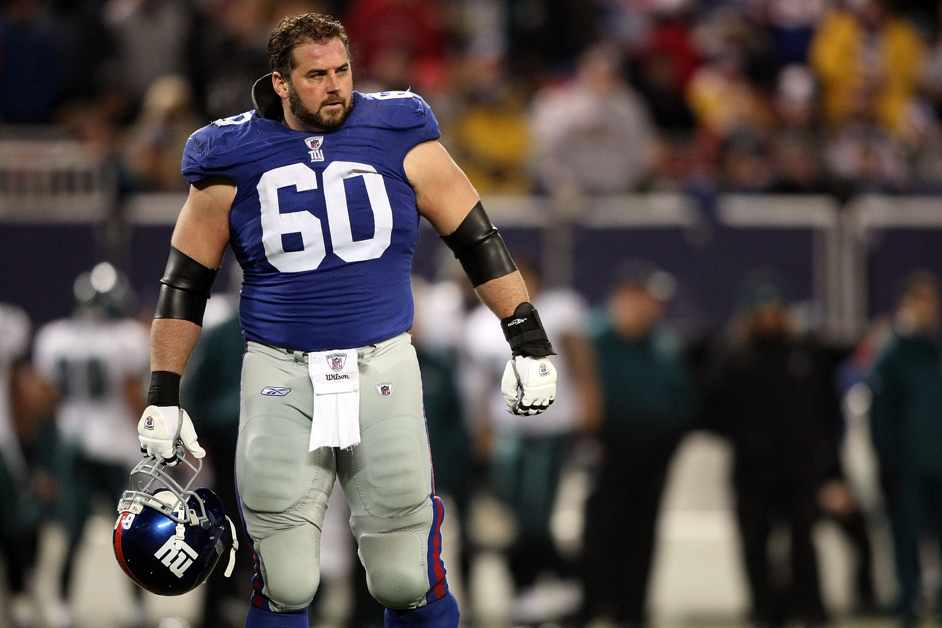 EAST RUTHERFORD, NJ - DECEMBER 13:  Shaun O'Hara #60 of the New York Giants looks on from the field against the Philadelphia Eagles at Giants Stadium on December 13, 2009 in East Rutherford, New Jersey.  (Photo by Nick Laham/Getty Images)
