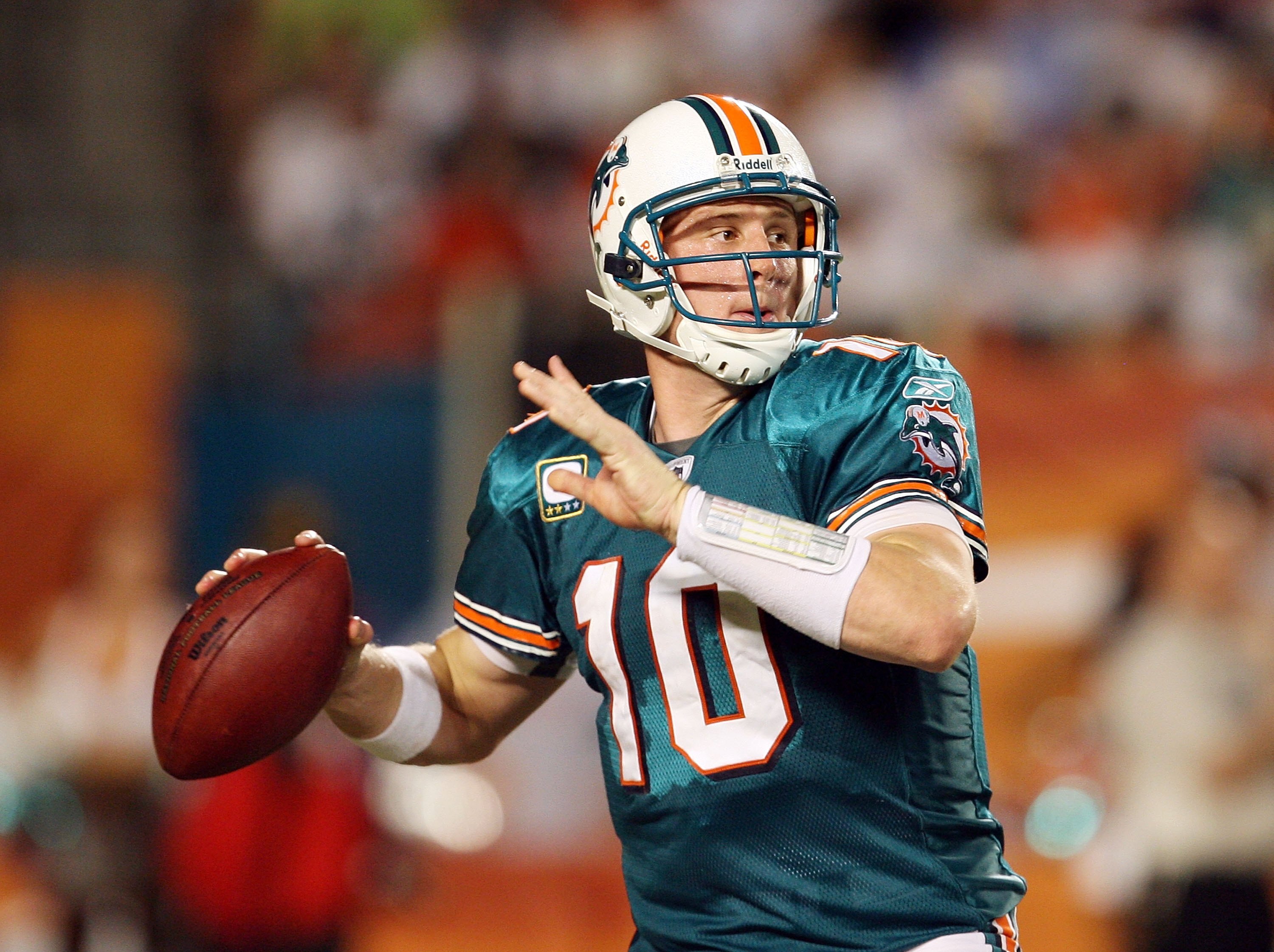 MIAMI - SEPTEMBER 21:  Quarterback Chad Pennington #10 of the Miami Dolphins throws a pass against the Indianapolis Colts at Land Shark Stadium on September 21, 2009 in Miami, Florida. The Colts defeated the Dolphins 27-23.  (Photo by Doug Benc/Getty Imag