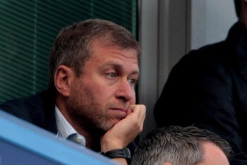 LONDON, ENGLAND - AUGUST 14:  Chelsea owner Roman Abramovich (L) looks on during the Barclays Premier League match between Chelsea and West Bromwich Albion at Stamford Bridge on August 14, 2010 in London, England.  (Photo by Phil Cole/Getty Images)