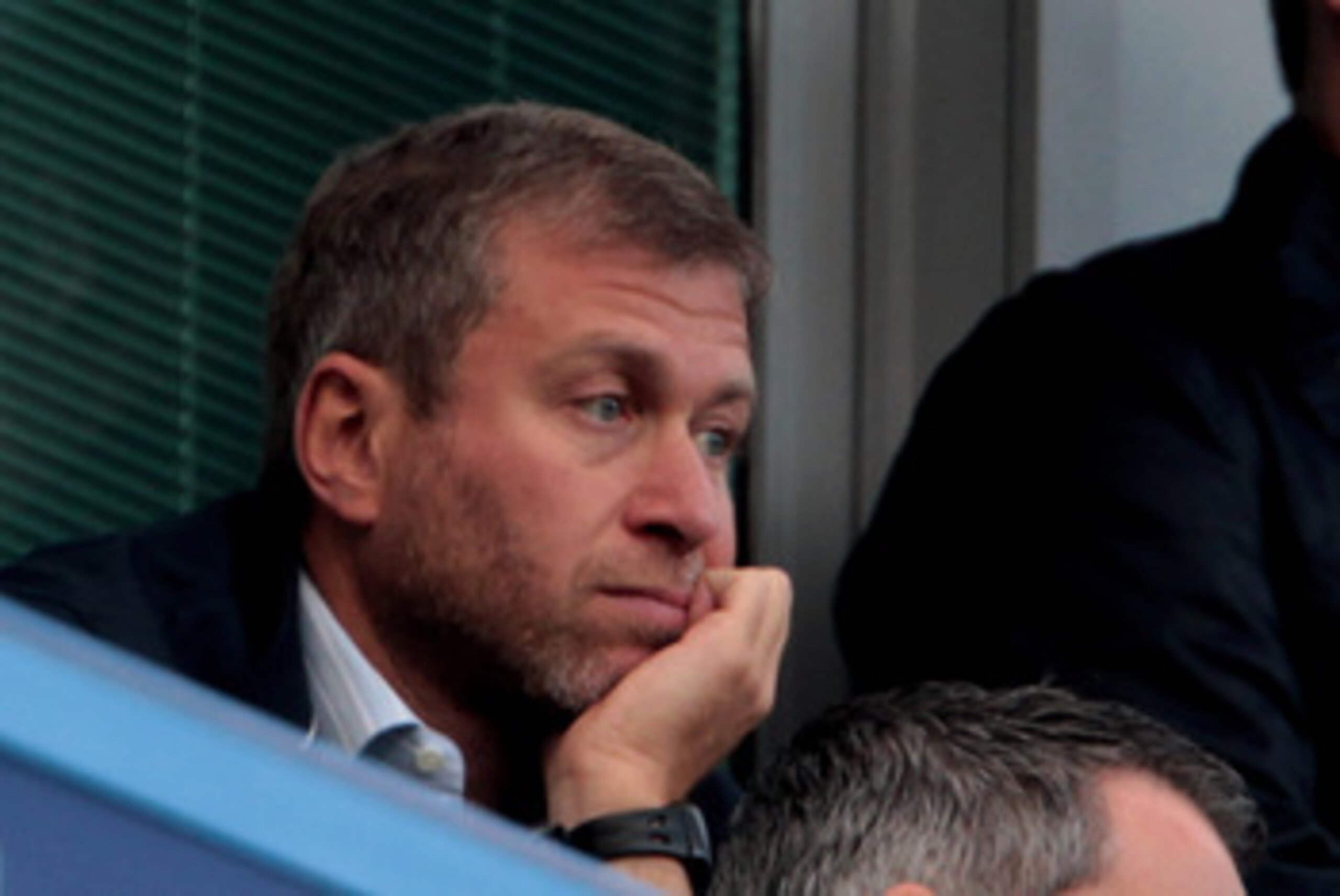 LONDON, ENGLAND - AUGUST 14:  Chelsea owner Roman Abramovich (L) looks on during the Barclays Premier League match between Chelsea and West Bromwich Albion at Stamford Bridge on August 14, 2010 in London, England.  (Photo by Phil Cole/Getty Images)
