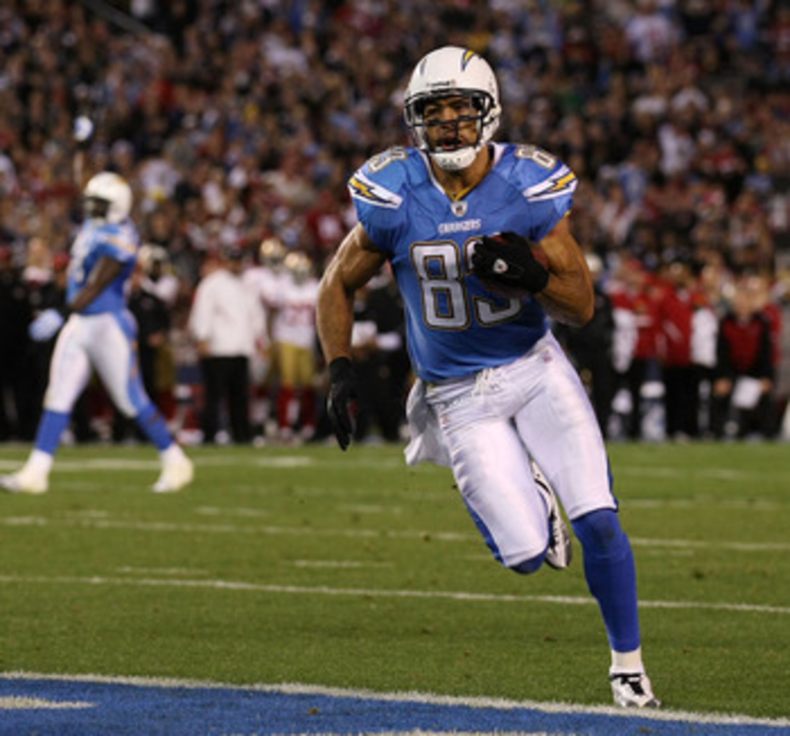 SAN DIEGO, CA - DECEMBER 16:  Wide receiver Vincent Jackson #83 of the San Diego Chargers scores a touchdown on an 11-yard pass in the second quarter against the San Francisco 49ers at Qualcomm Stadium on December 16, 2010 in San Diego, California.  (Phot