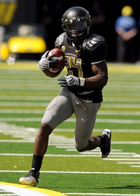 EUGENE, OR - SEPTEMBER 04: Running back Kenjon Barner #24 of the Oregon Ducks breaks loose for a touchdown in the second quarter of the game against the New Mexico Lobos at Autzen Stadium on September 4, 2010 in Eugene, Oregon. Barner had 225 total yards EUGENE, OR - SEPTEMBER 04: Running back Kenjon Barner #24 of the Oregon Ducks breaks loose for a touchdown in the second quarter of the game against the New Mexico Lobos at Autzen Stadium on September 4, 2010 in Eugene, Oregon. Barner had 225 total yards