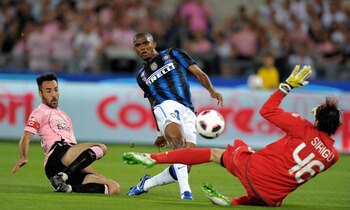 ROME, ITALY - MAY 29:  Samuel Eto'o of Inter Milan scores the first goal during the Tim Cup final between FC Internazionale Milano and US Citta di Palermo at Olimpico Stadium on May 29, 2011 in Rome, Italy.  (Photo by Claudio Villa/Getty Images)