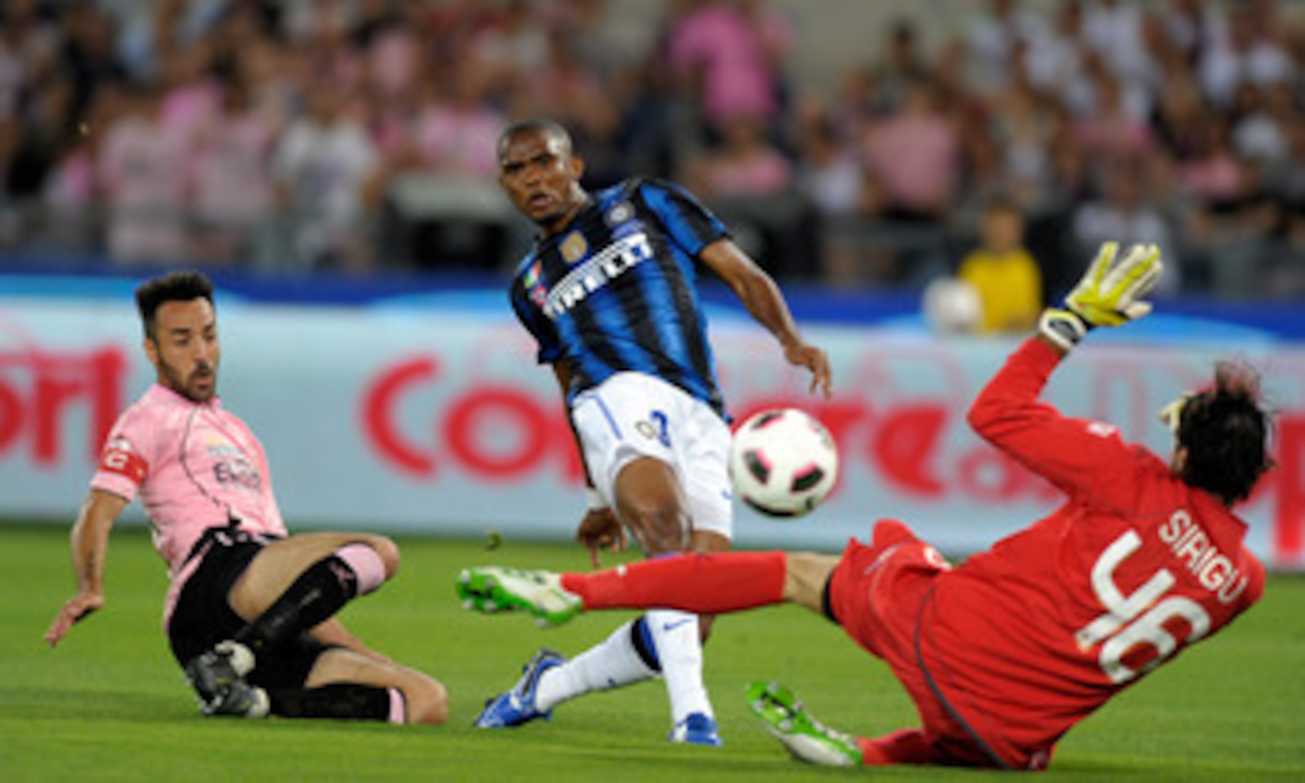 ROME, ITALY - MAY 29:  Samuel Eto'o of Inter Milan scores the first goal during the Tim Cup final between FC Internazionale Milano and US Citta di Palermo at Olimpico Stadium on May 29, 2011 in Rome, Italy.  (Photo by Claudio Villa/Getty Images)