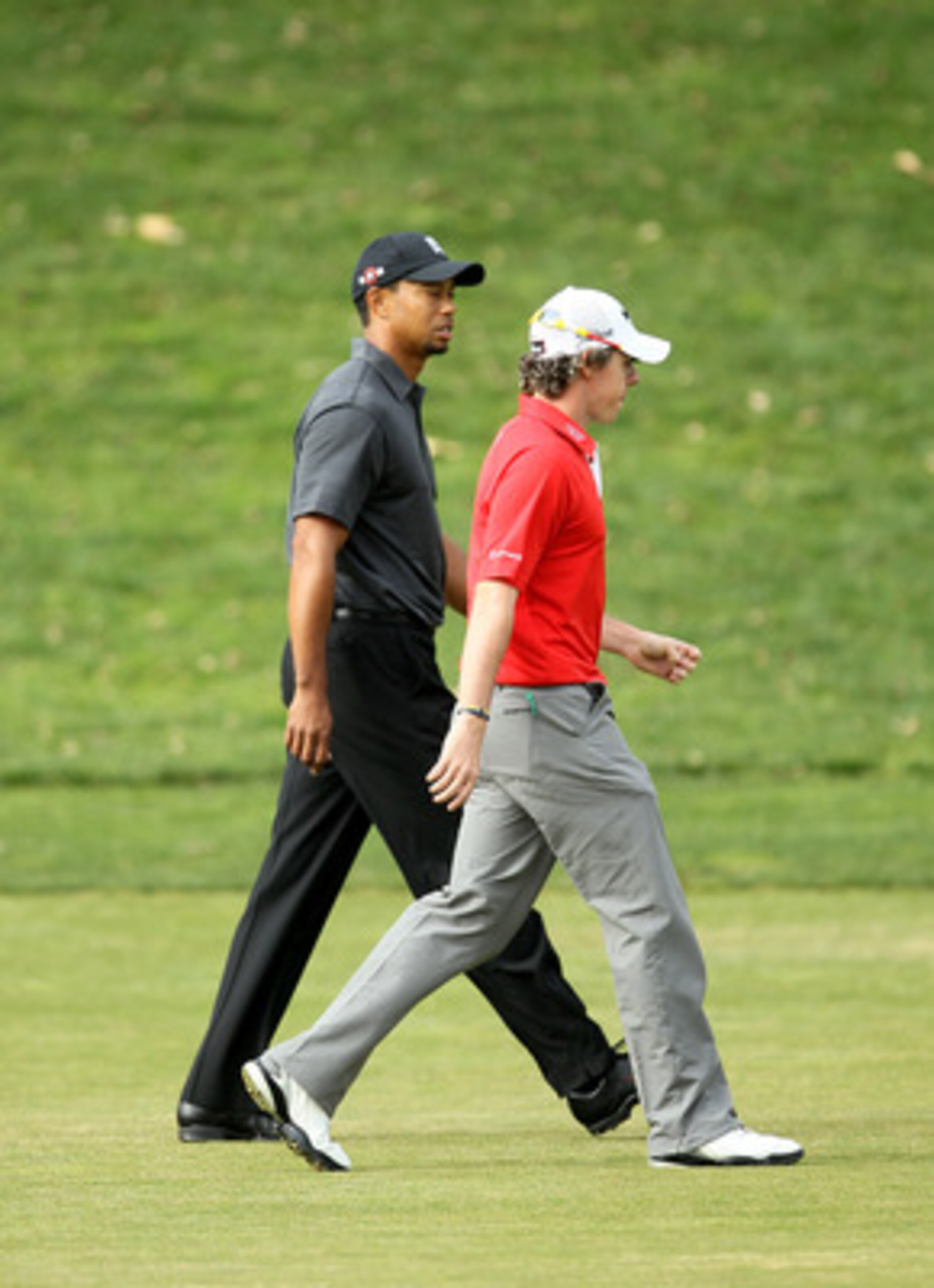 THOUSAND OAKS, CA - DECEMBER 3: Rory McIlroy of Northern Ireland and Tiger Woods walk down the second fairway during round two of the Chevron World Challenge at Sherwood Country Club on December 3, 2010 in Thousand Oaks, California.  (Stephen Dunn/Getty I
