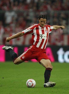 MUNICH, GERMANY - AUGUST 20:  Daniel van Buyten of Bayern runs with the ball during the Bundesliga match between FC Bayern Muenchen and VfL Wolfsburg at Allianz Arena on August 20, 2010 in Munich, Germany.  (Photo by Clive Brunskill/Getty Images)