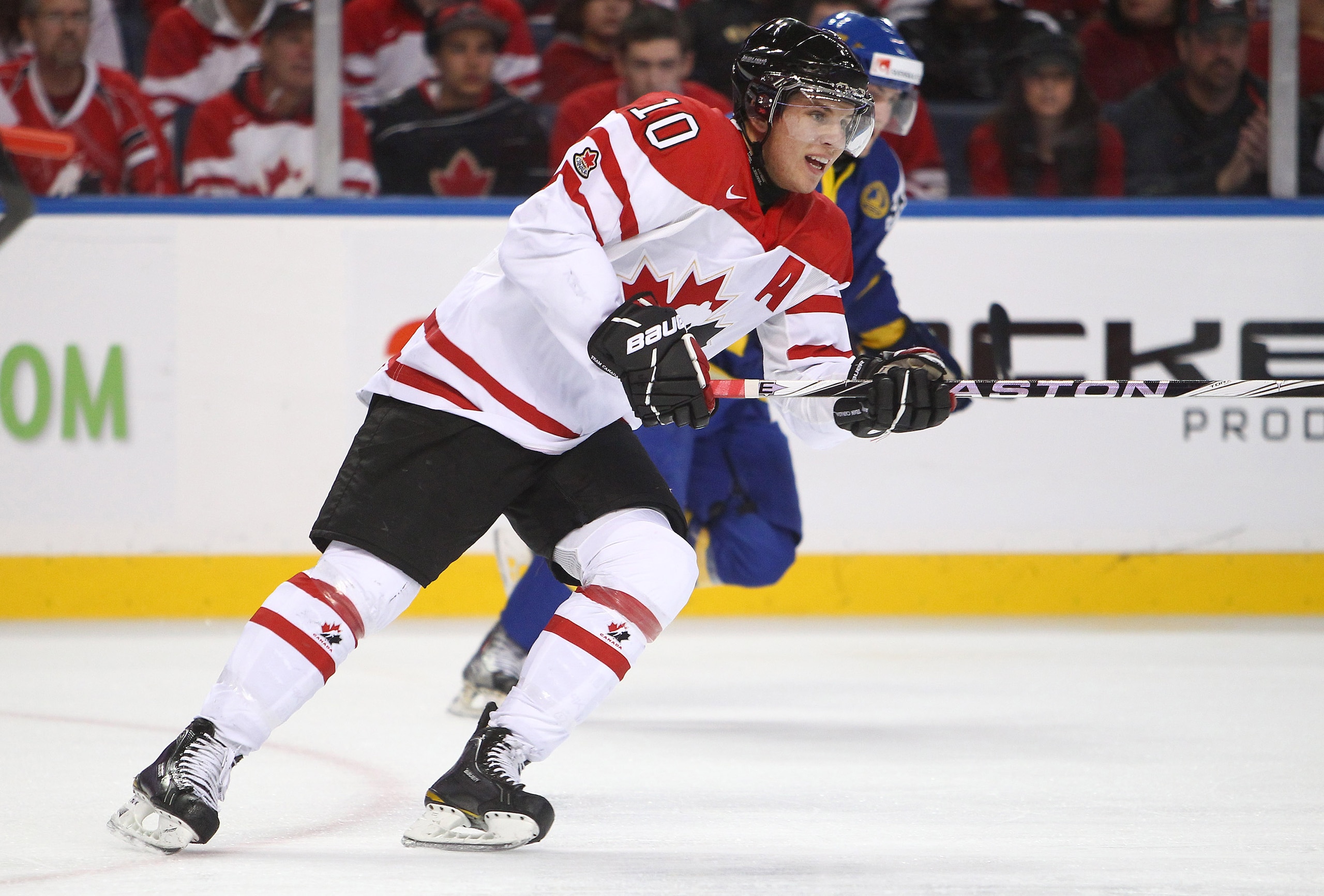 BUFFALO, NY - DECEMBER 31: Forward Brayden Schenn #10 of Canada looks for the puck during the 2011 IIHF World U20 Championship game between Canada and Sweden on December 31, 2010 at HSBC Arena in Buffalo, New York. (Photo by Tom Szczerbowski/Getty Images)