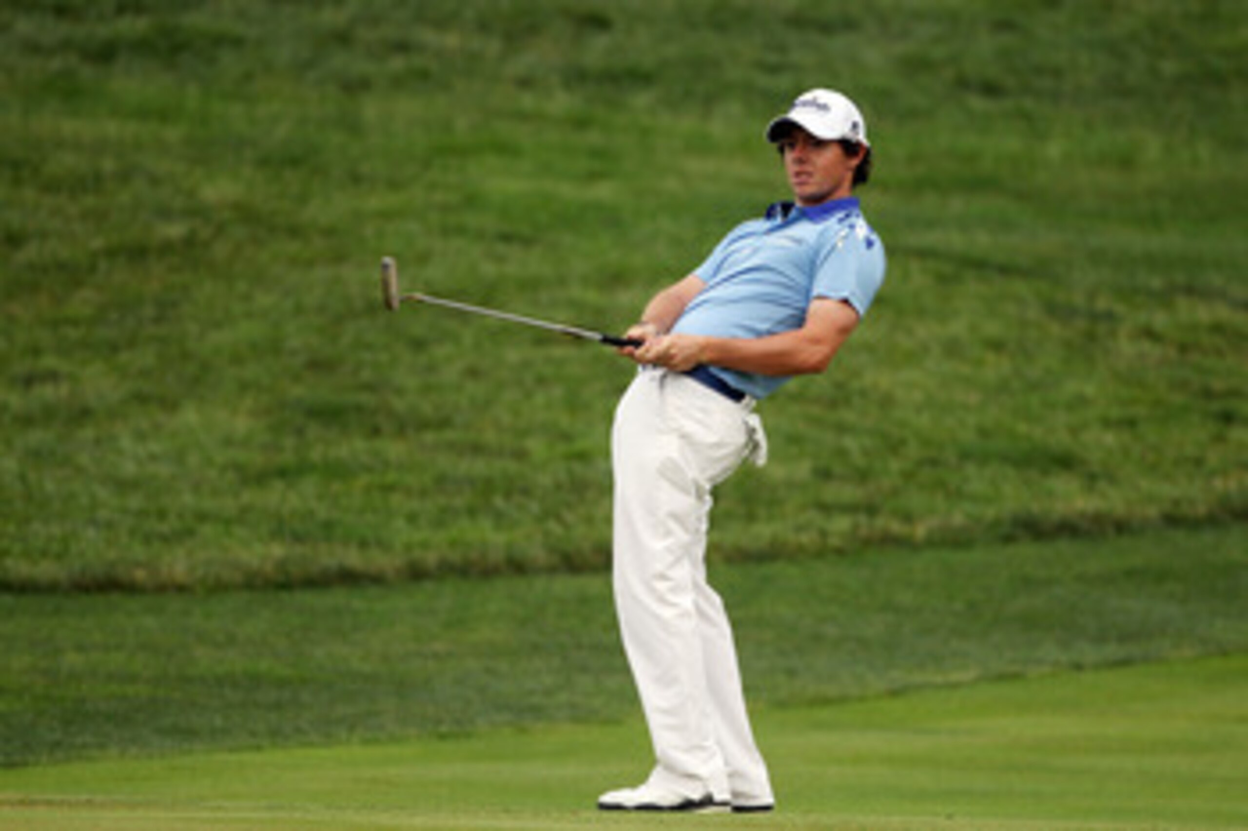 BETHESDA, MD - JUNE 19:  Rory McIlroy of Northern Ireland watches a putt on the 18th hole during the final round of the 111th U.S. Open at Congressional Country Club on June 19, 2011 in Bethesda, Maryland.  (Photo by Andrew Redington/Getty Images)