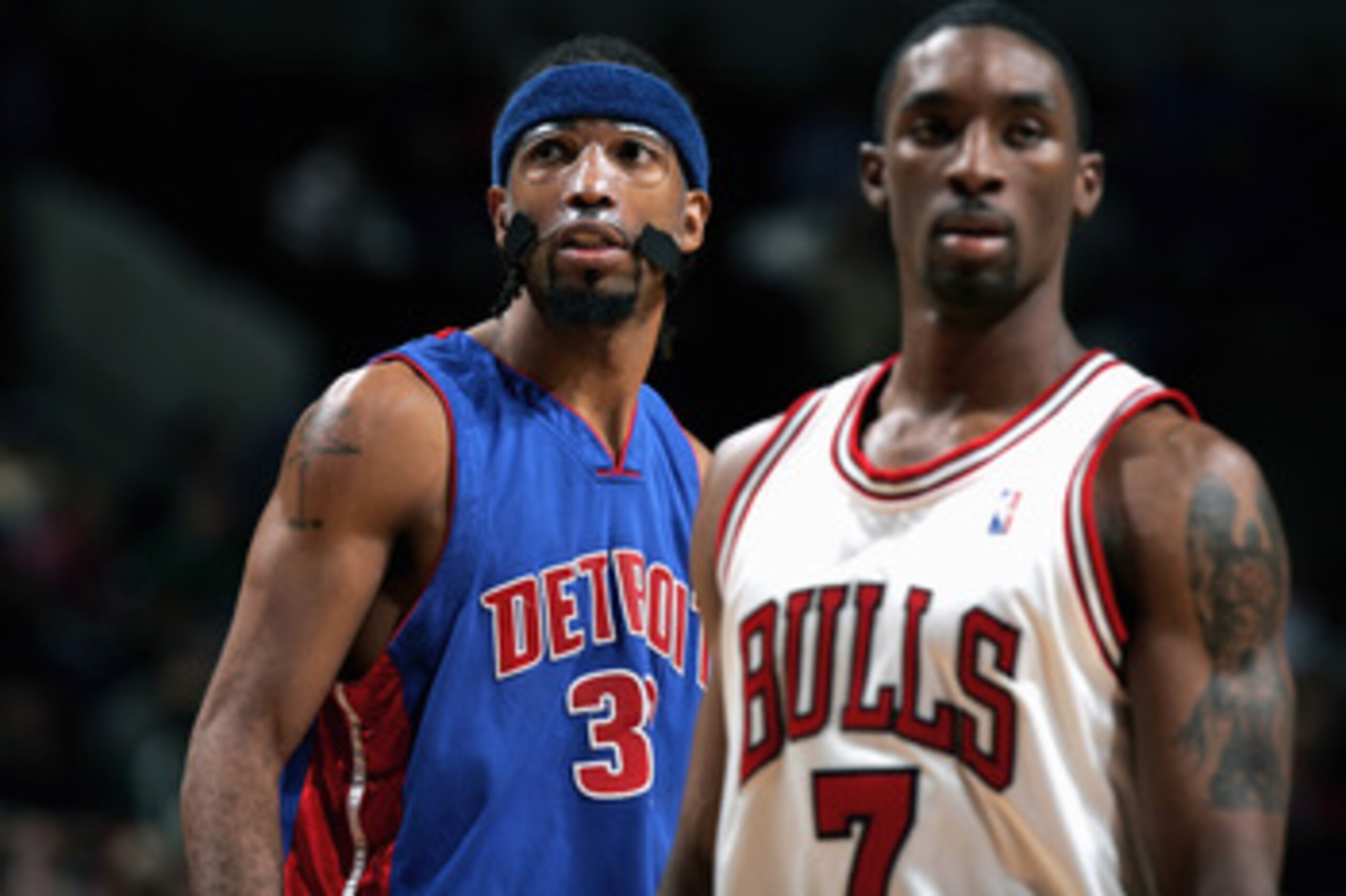 CHICAGO - JANUARY 3:  Richard Hamilton #32 of the Detroit Pistons stands on the court with Ben Gordon #7 of the Chicago Bulls during the game on January 3, 2005 at the United Center in Chicago, Illinois. The Pistons defeated the Bulls 87-80. NOTE TO USER: