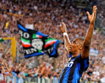 ROME, ITALY - MAY 29:  Samuel Eto'o of Inter Milan celebrates scoring the second goal during the Tim Cup final between FC Internazionale Milano and US Citta di Palermo at Olimpico Stadium on May 29, 2011 in Rome, Italy.  (Photo by Claudio Villa/Getty Imag