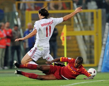 ROME, ITALY - MAY 07:  Zlatan Ibrahimovic of Milan and Juan of Roma  in action during the Serie A match between AS Roma and AC Milan at Stadio Olimpico on May 7, 2011 in Rome, Italy.  (Photo by Giuseppe Bellini/Getty Images)