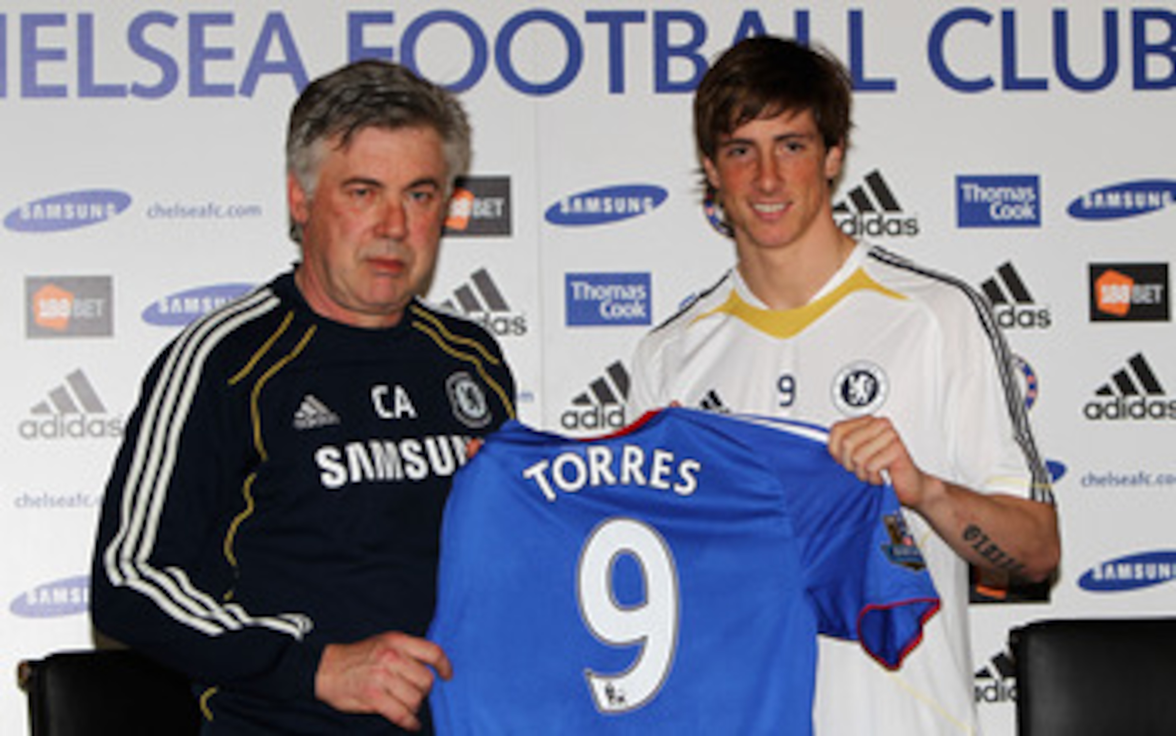 COBHAM, ENGLAND - FEBRUARY 04:  Manager Carlo Ancelotti (L) and Fernando Torres pose for the media at the Chelsea Press Conference on February 4, 2011 in Cobham, England.  (Photo by Dean Mouhtaropoulos/Getty Images)