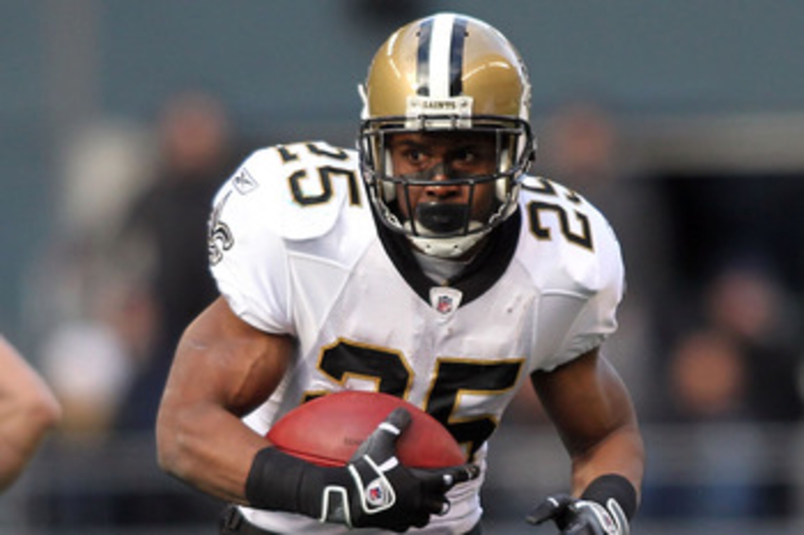 SEATTLE, WA - JANUARY 08:  Reggie Bush #25 of the New Orleans Saints runs the ball in the first quarter against the Seattle Seahawks during the 2011 NFC wild-card playoff game at Qwest Field on January 8, 2011 in Seattle, Washington.  (Photo by Jonathan F