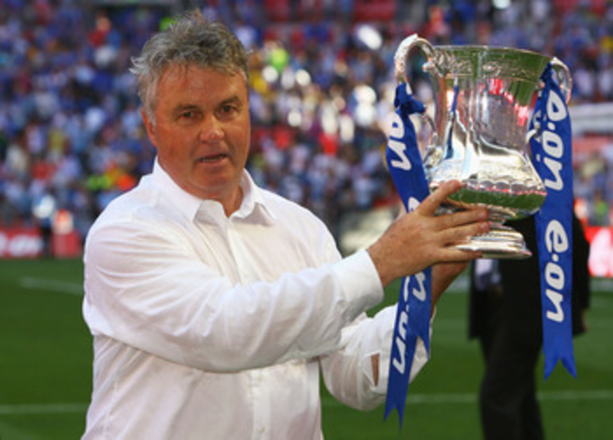 LONDON, ENGLAND - MAY 30: Chelsea Manager Guus Hiddink lifts the trophy after the FA Cup sponsored by E.ON Final match between Chelsea and Everton at Wembley Stadium on May 30, 2009 in London, England. (Photo by Alex Livesey/Getty Images) LONDON, ENGLAND - MAY 30: Chelsea Manager Guus Hiddink lifts the trophy after the FA Cup sponsored by E.ON Final match between Chelsea and Everton at Wembley Stadium on May 30, 2009 in London, England. (Photo by Alex Livesey/Getty Images)