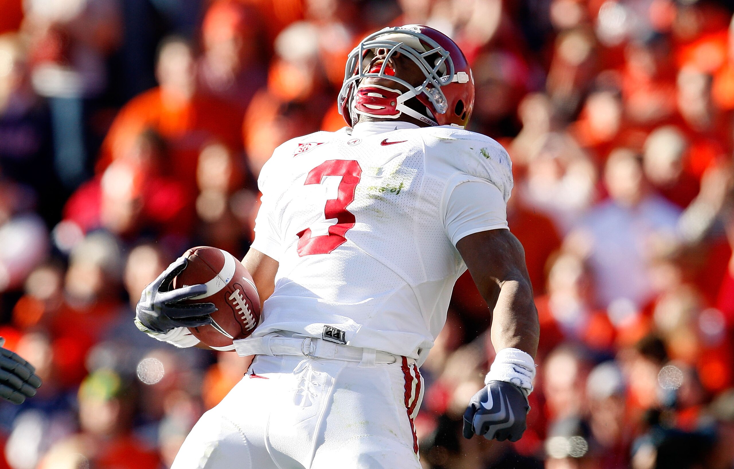 AUBURN, AL - NOVEMBER 27:  Trent Richardson #3 of the Alabama Crimson Tide celebrates scoring a touchdown against the Auburn Tigers at Jordan-Hare Stadium on November 27, 2009 in Auburn, Alabama.  (Photo by Kevin C. Cox/Getty Images)