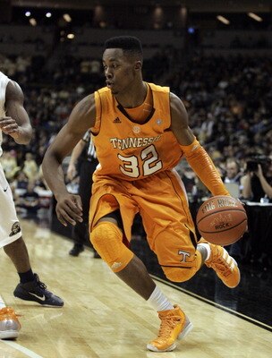 PITTSBURGH, PA - DECEMBER 11:  Scotty Hopson #32 of the Tennessee Volunteers drives to the hoop against the Pittsburgh Panthers during the SEC/BIG EAST Invitational at Consol Energy Center on December 11, 2010 in Pittsburgh, Pennsylvania.  (Photo by Justi