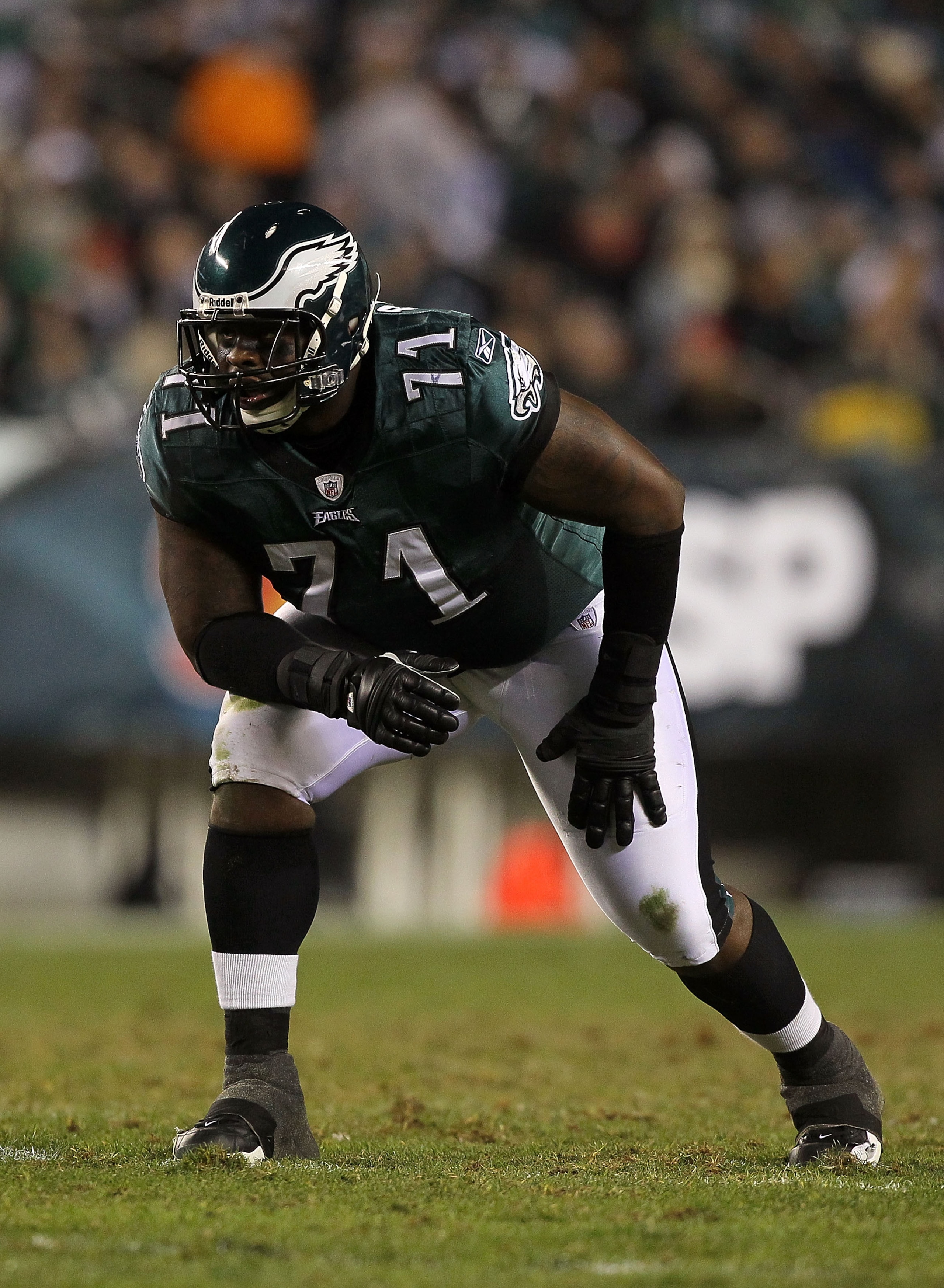 PHILADELPHIA, PA - DECEMBER 02:  Offensive tackle Jason Peters #71 of the Philadelphia Eagles gets set in his stance against the Houston Texans at Lincoln Financial Field on December 2, 2010 in Philadelphia, Pennsylvania.  (Photo by Jim McIsaac/Getty Imag